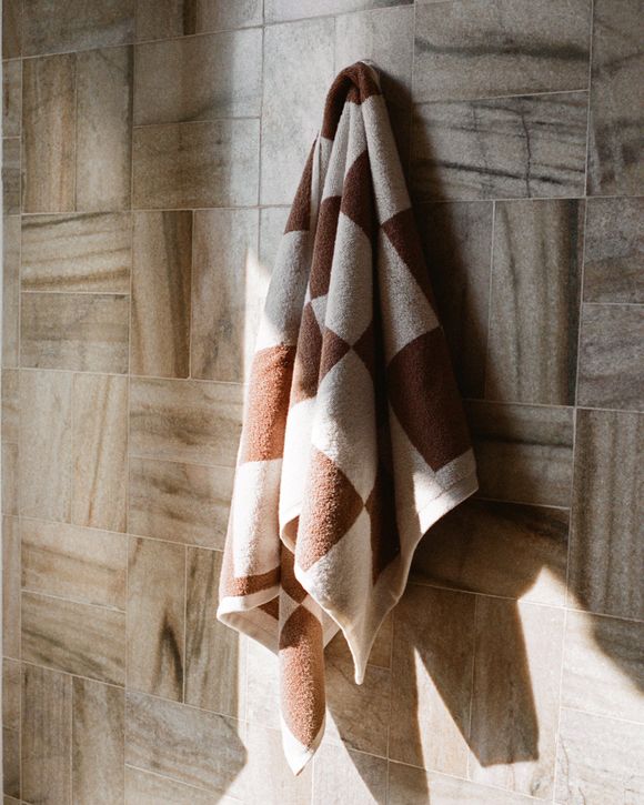 Brown and white clearance bath towels