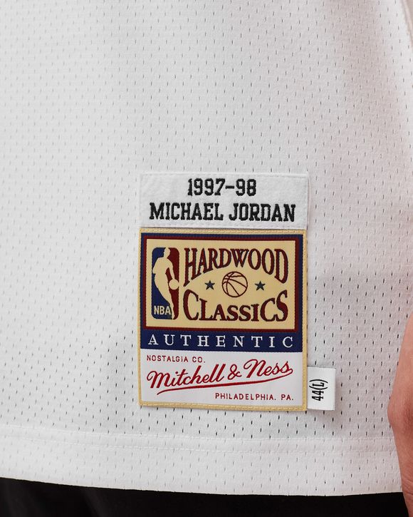 Youth Mitchell & Ness Michael Jordan White Chicago Bulls 1997-98 Hardwood Classics Authentic Jersey