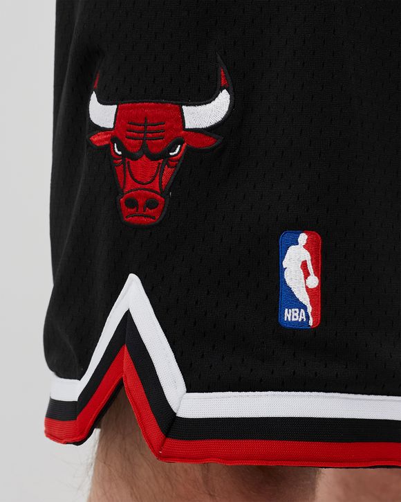 Shop Mitchell & Ness Chicago Bulls 1997-1998 NBA Alternate Swingman Shorts  SMSHAC18023-CBUBLCK97 black