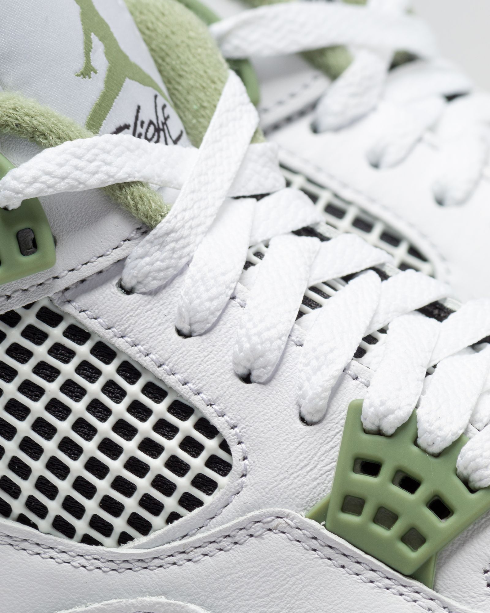 WMNS Air Jordan 4 Retro "Seafoam"