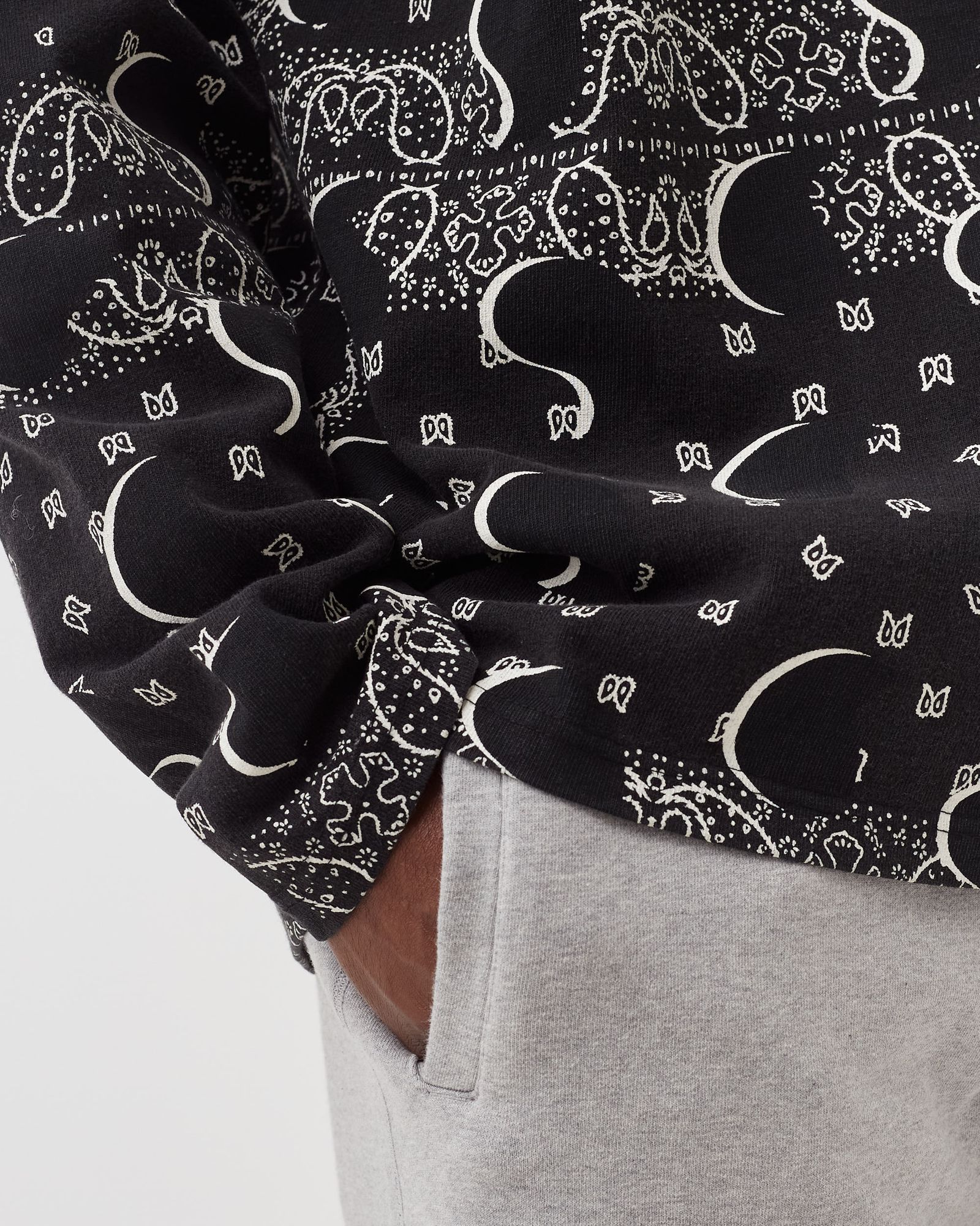 BIG PAISLEY LONGSLEEVE