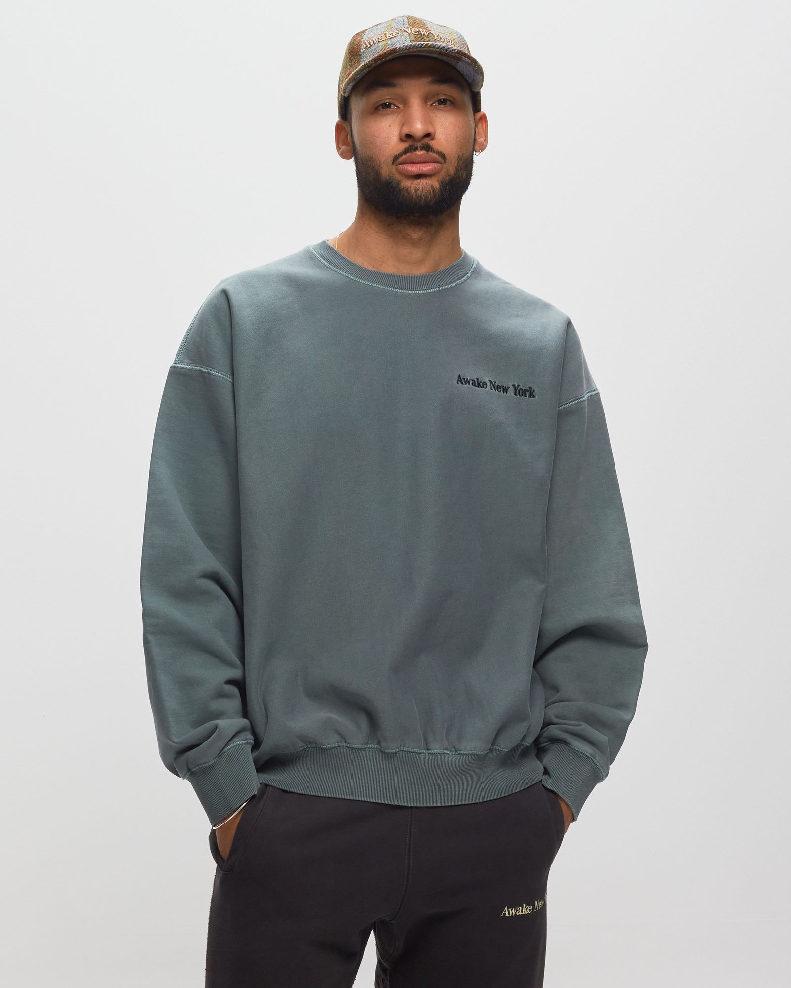 PIGMENT DYED EMBROIDERED CREWNECK SWEATSHIRT