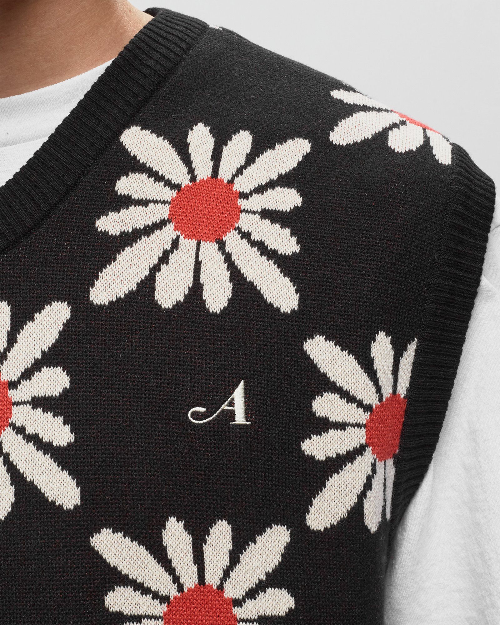 CHECKERED FLORAL SWEATER VEST