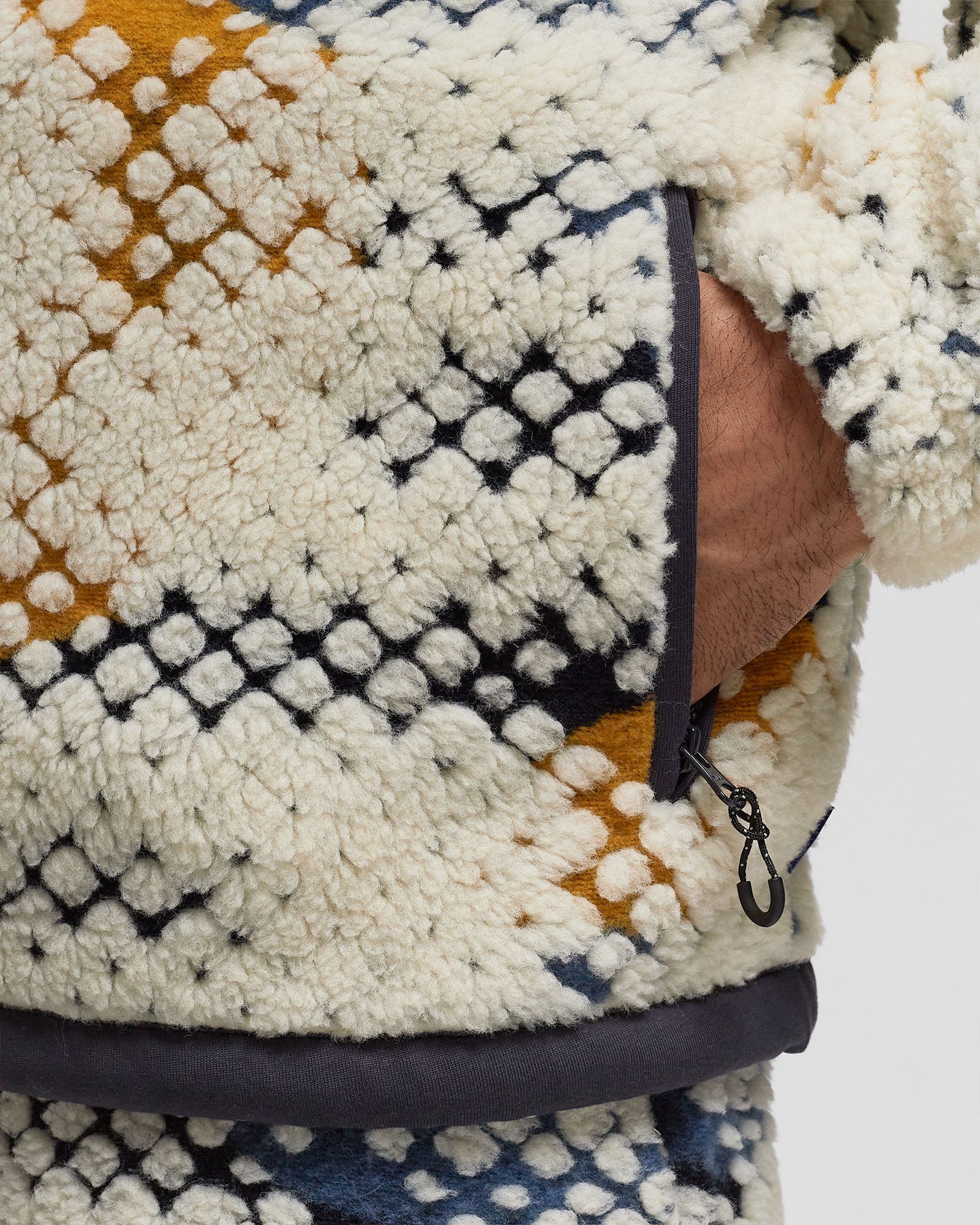 PRINTED A FLEECE ZIP JACKET