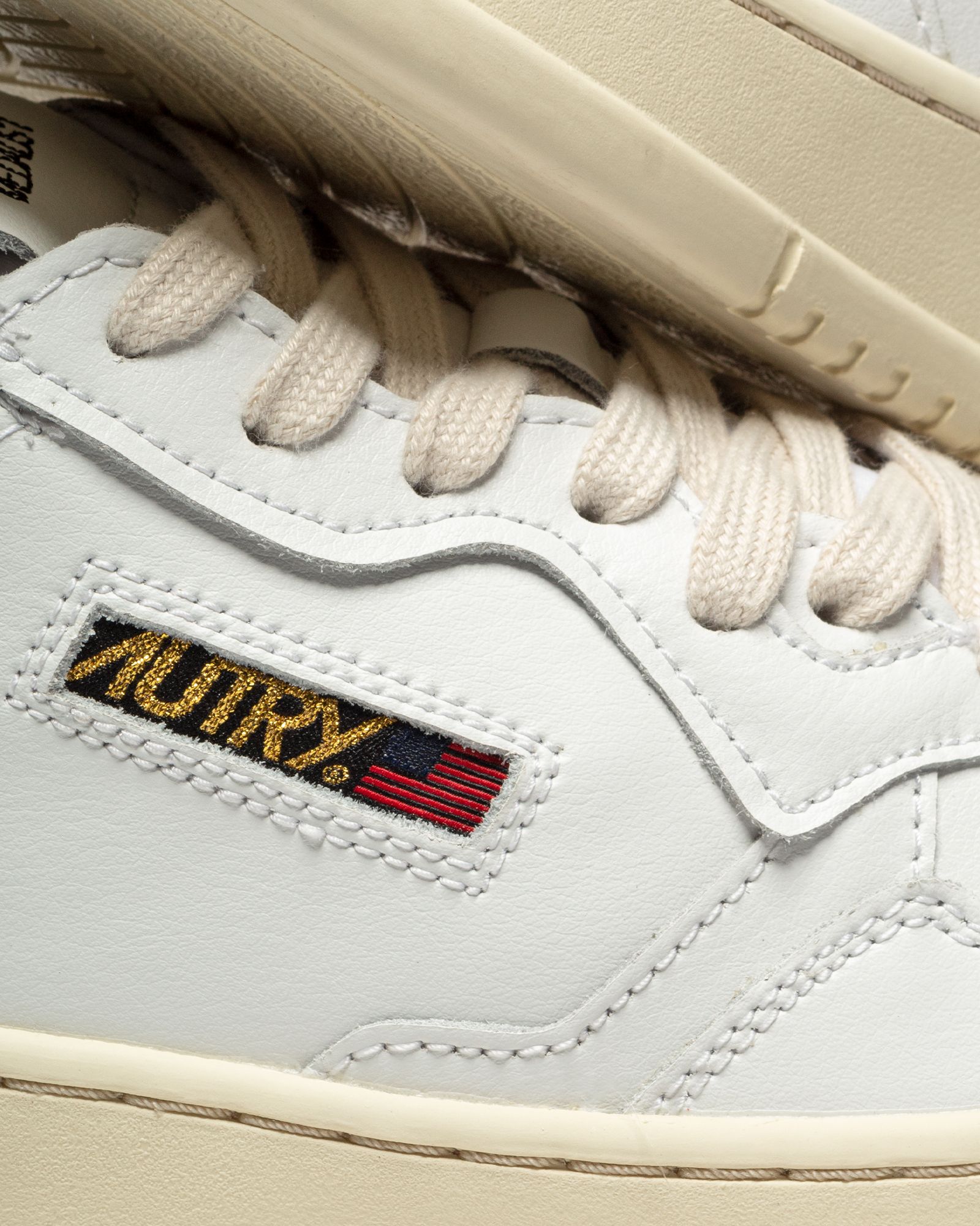 Autry 01 Low GOLDCLUB