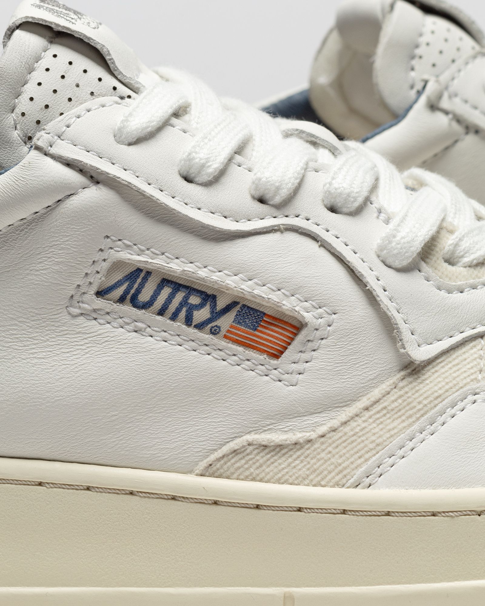 WMNS BSTN X AUTRY 01 LOW