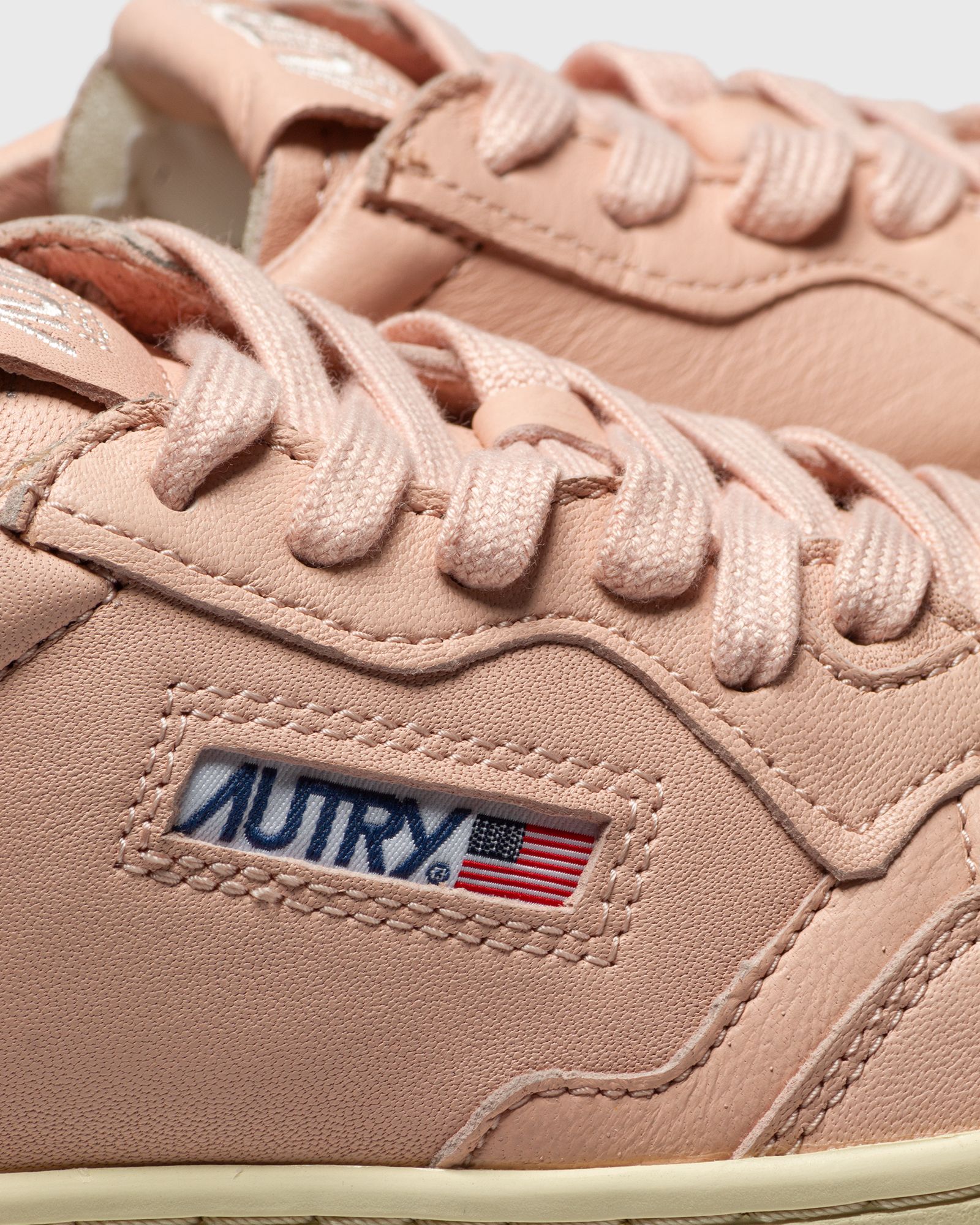 WMNS Autry 01 Low