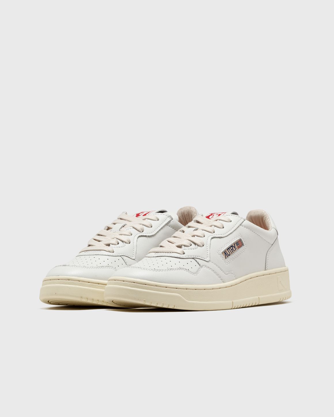 Autry Action Shoes WMNS MEDALIST LOW White | BSTN Store