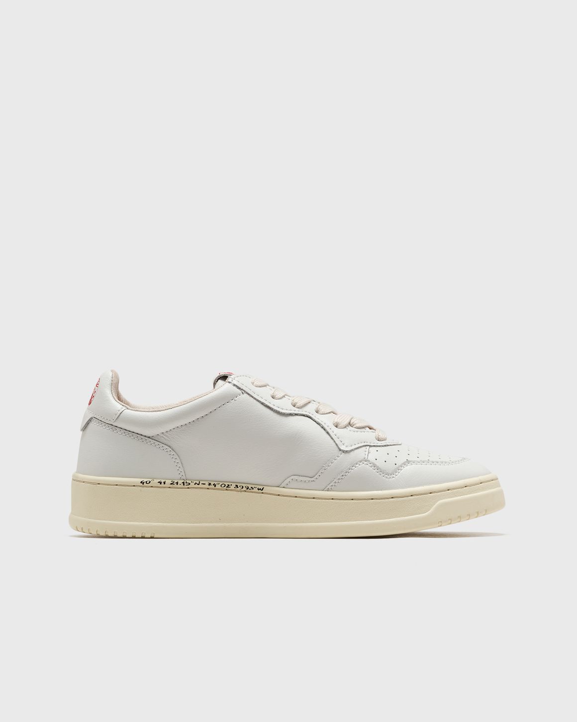 Autry Action Shoes WMNS MEDALIST LOW White | BSTN Store