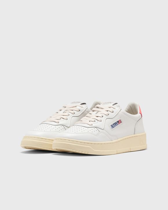 Autry Action Shoes WMNS MEDALIST LOW White | BSTN Store