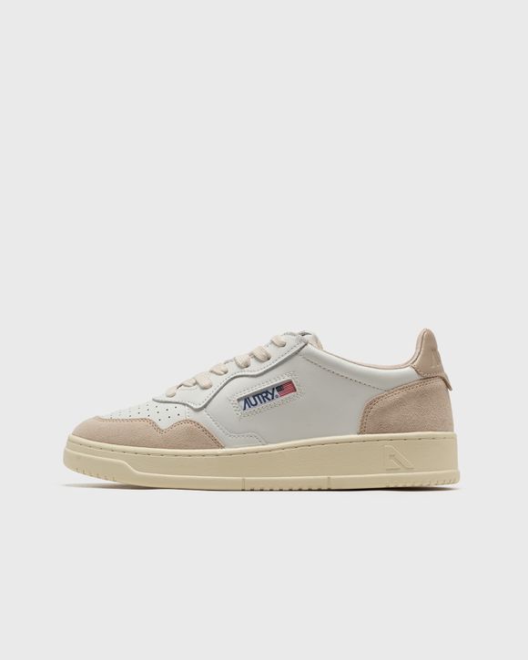 Autry Action Shoes WMNS MEDALIST LOW White/Beige | BSTN Store