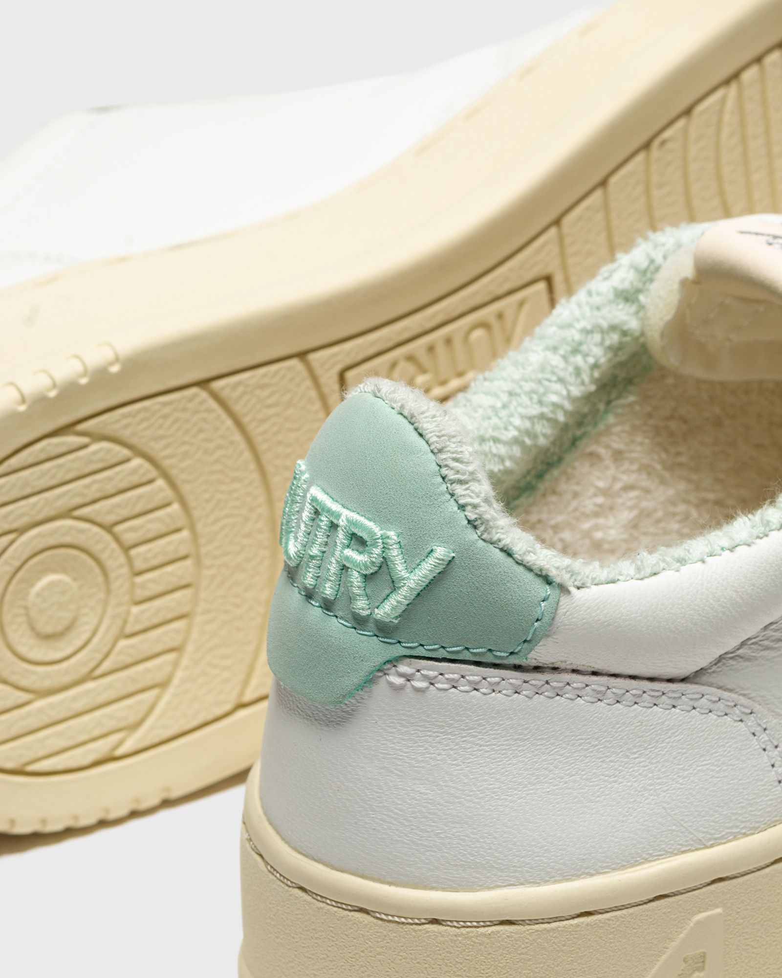 WMNS Autry 01 Low