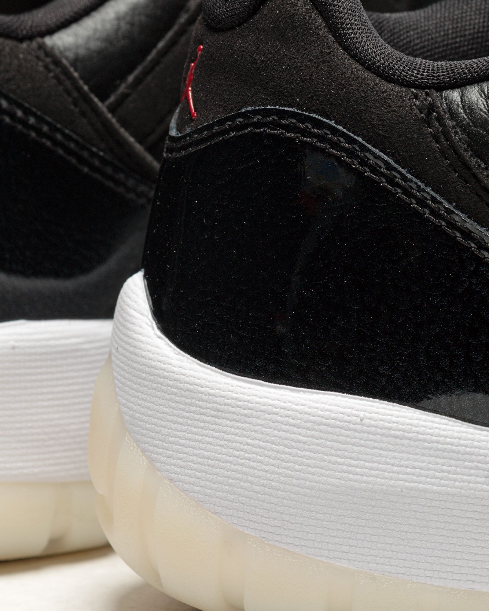 Air Jordan 11 Retro Low "72-10"