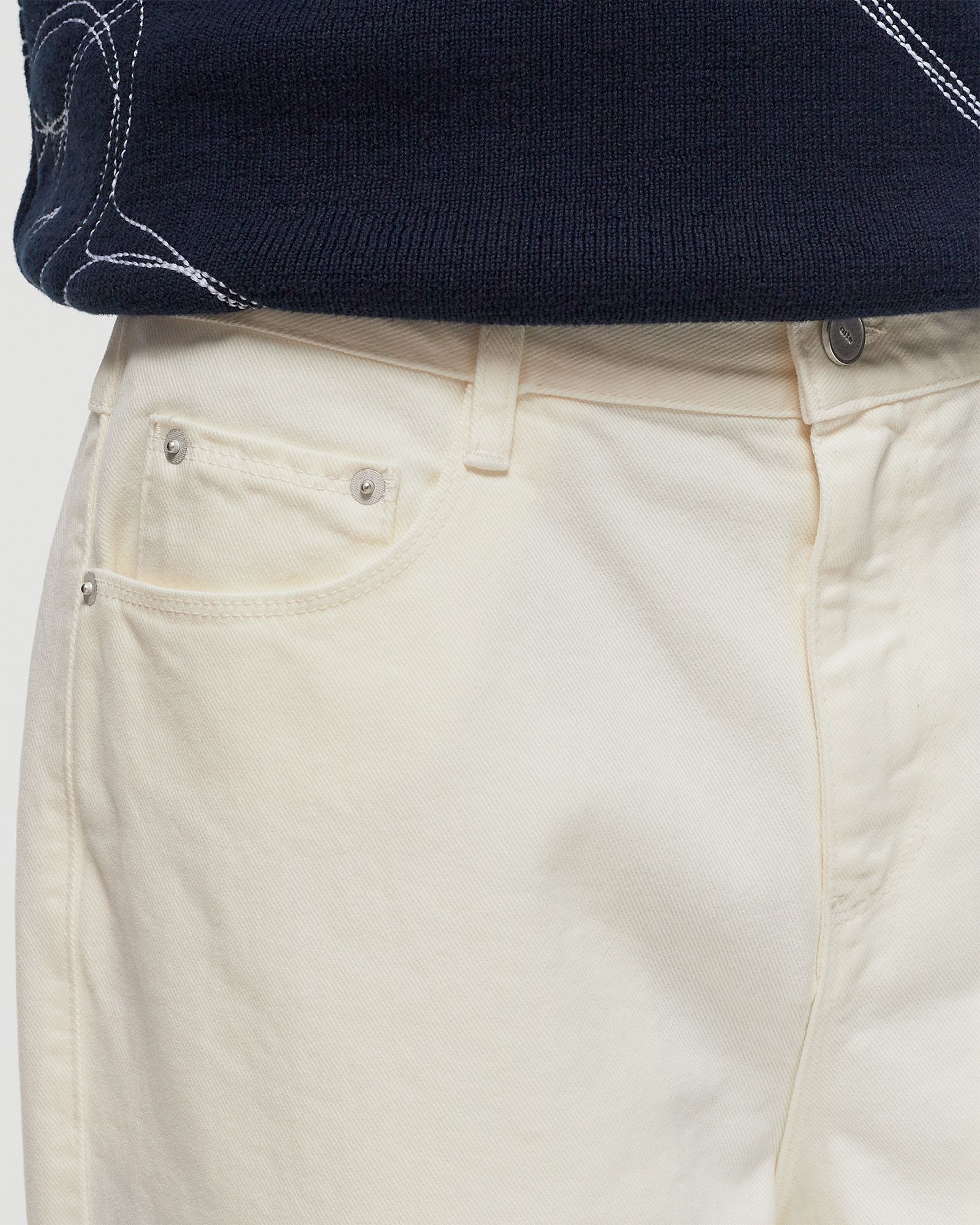 Arte round pocket embroidery Jeans