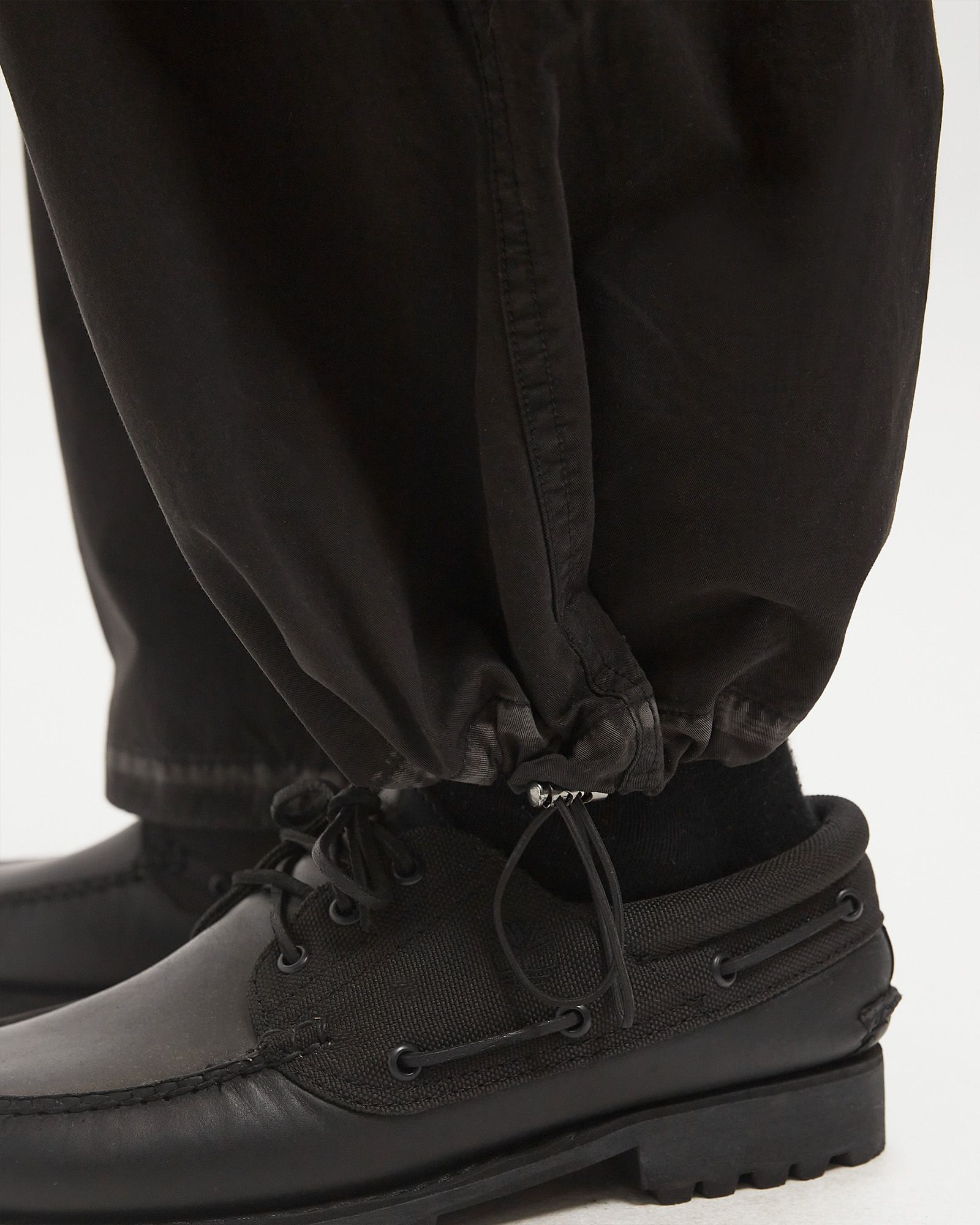 WORN SEAM CARGO JEANS