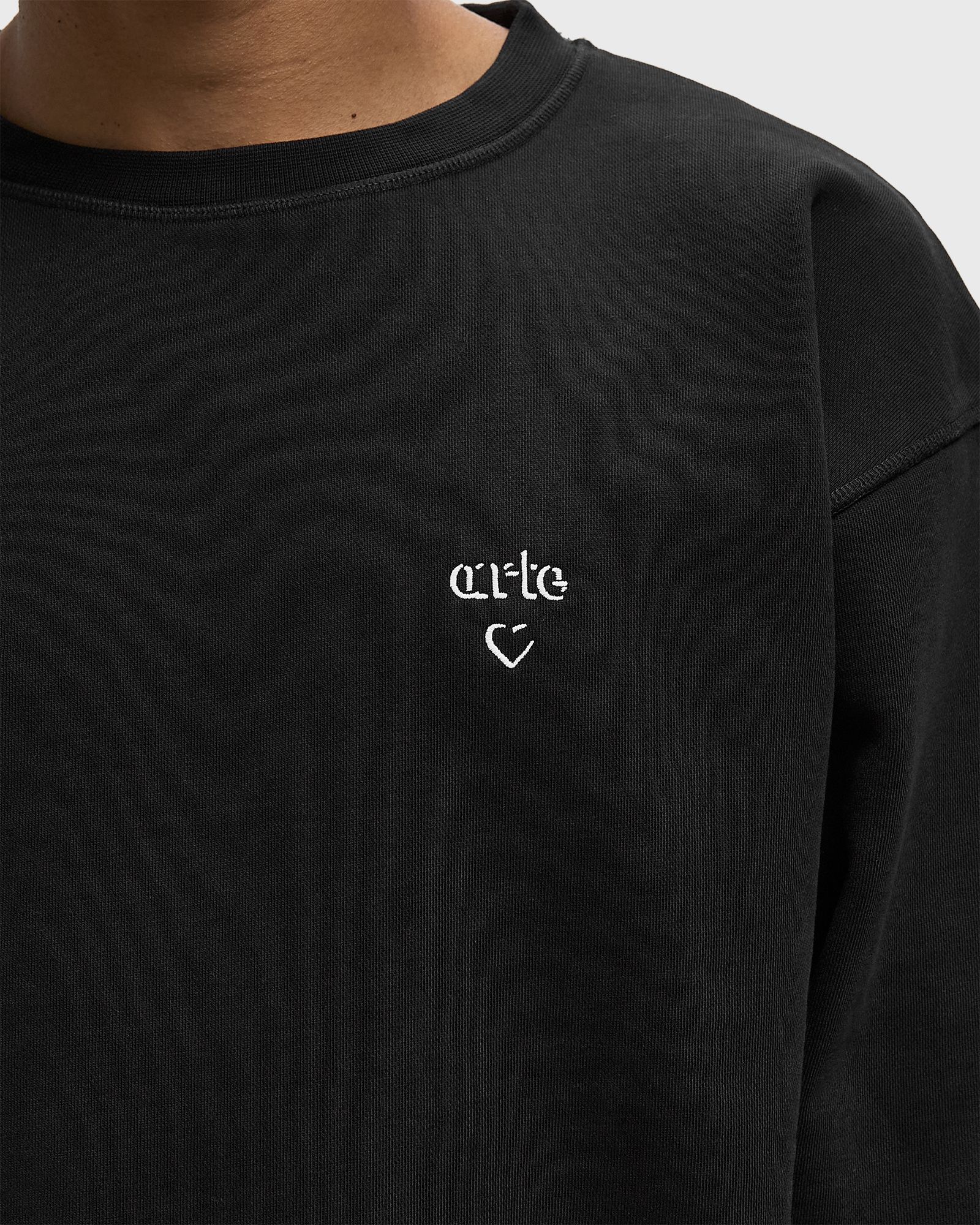 Arte Heart Crewneck
