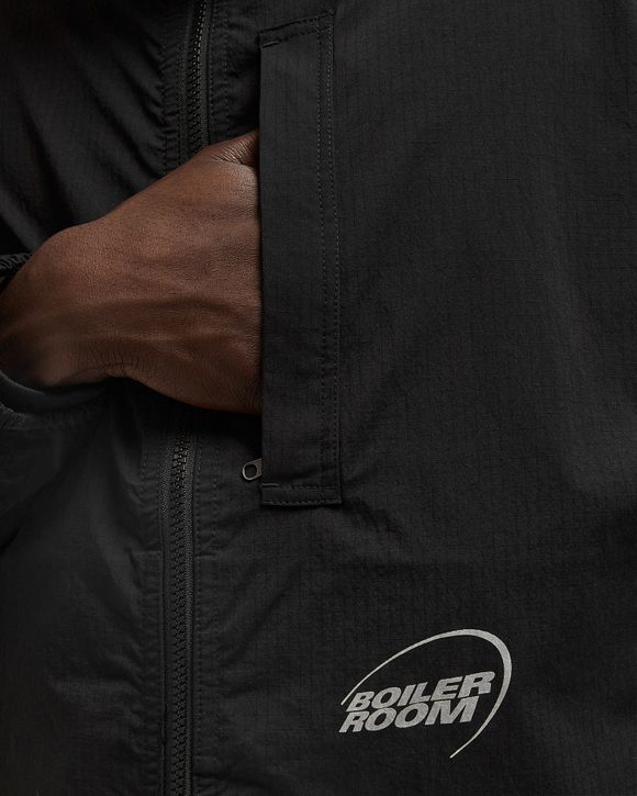 PACKABLE WINDBREAKER