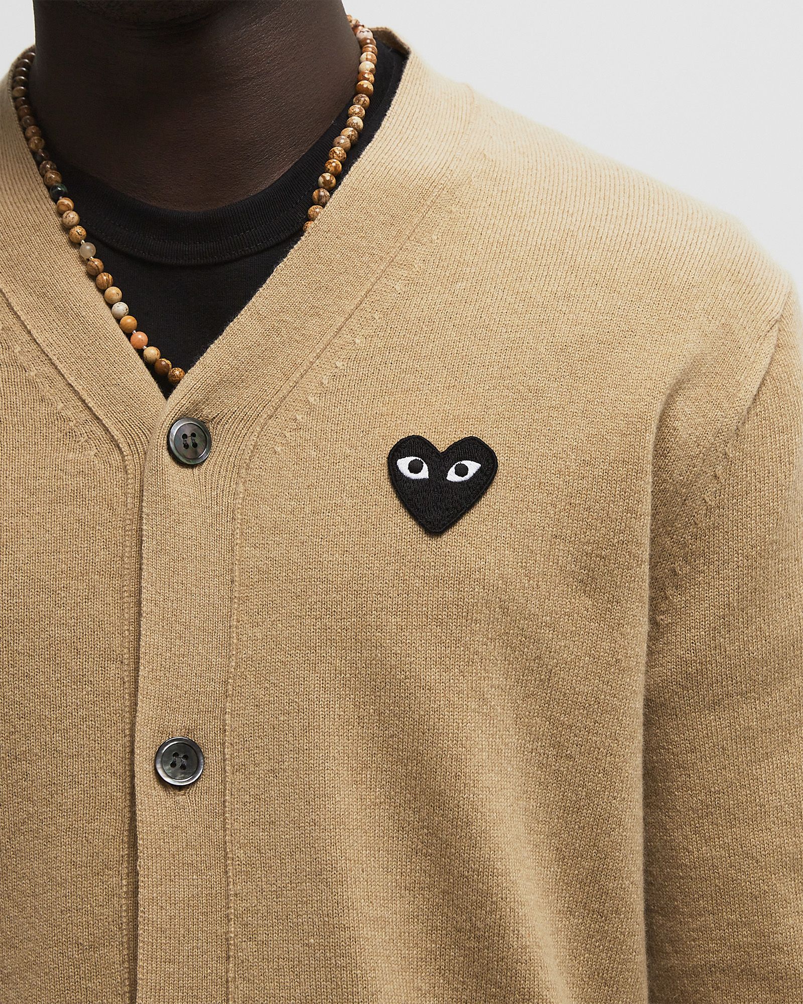 V-NECK CARDIGAN BLACK EMBLEM KNIT