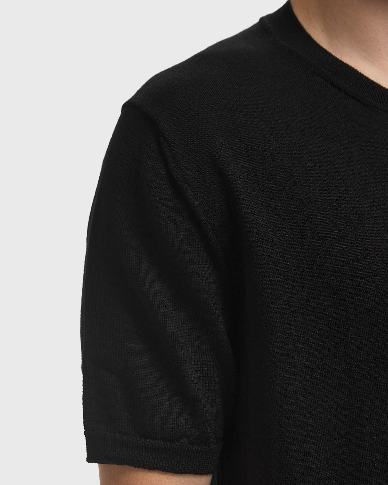 ROUND-NECK RED EMBLEM KNIT