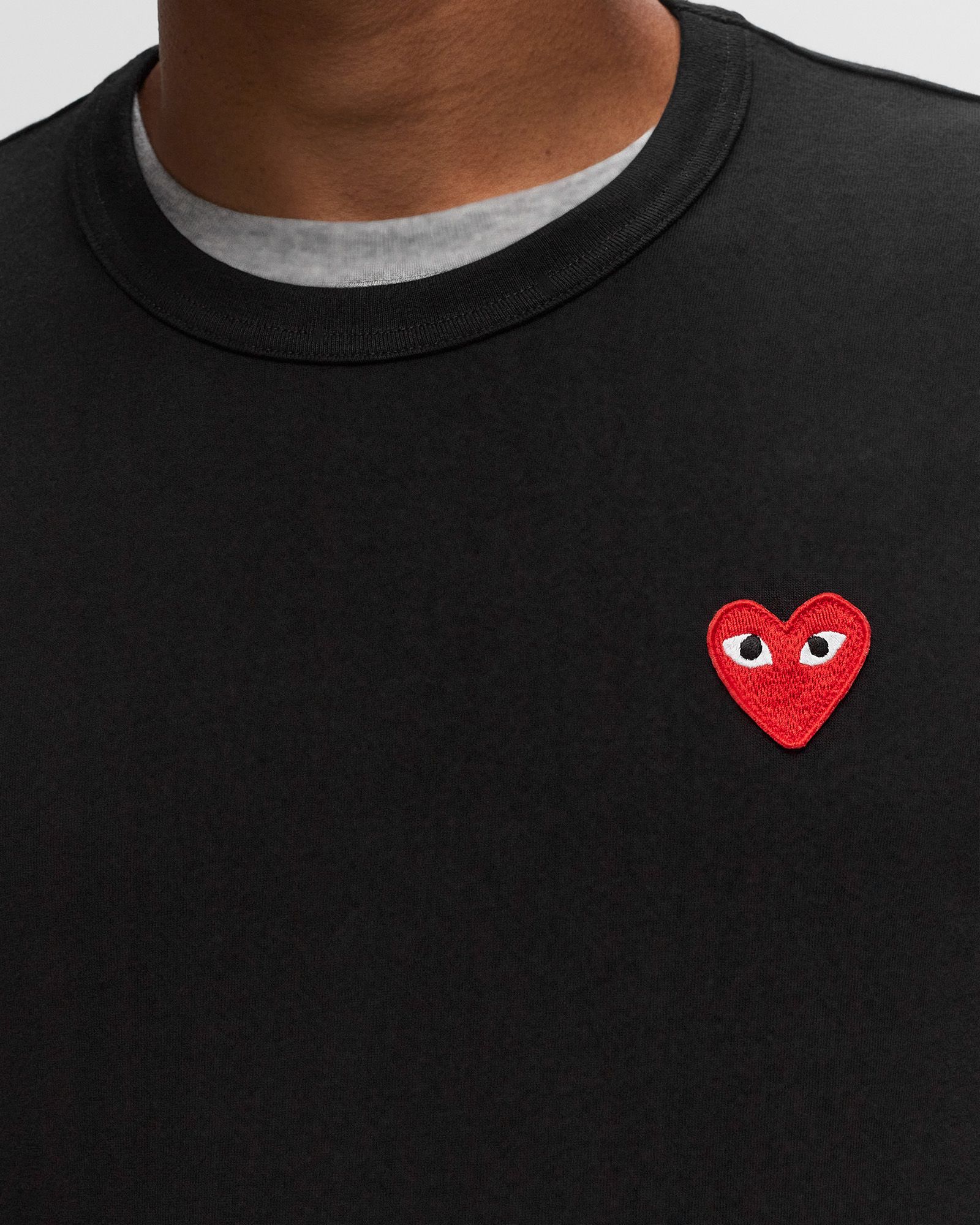 【完売品】PLAY COMME DES GARÇONS BLACK emblem COMME DES GARÇONS PLAY GOLD EMBLEM T-SHIRT BLACK (W) – ONE