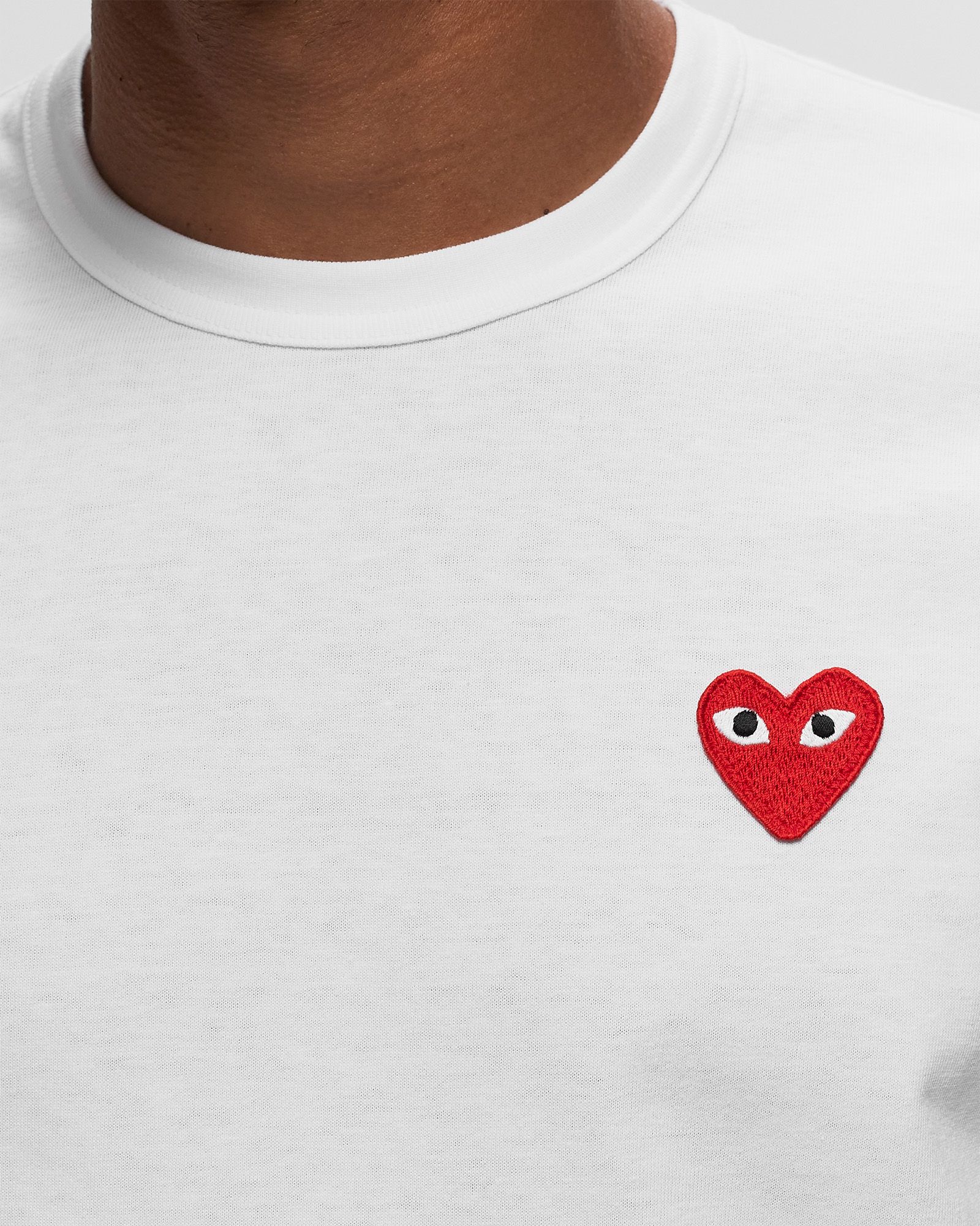 RED HEART EMBLEM TEE