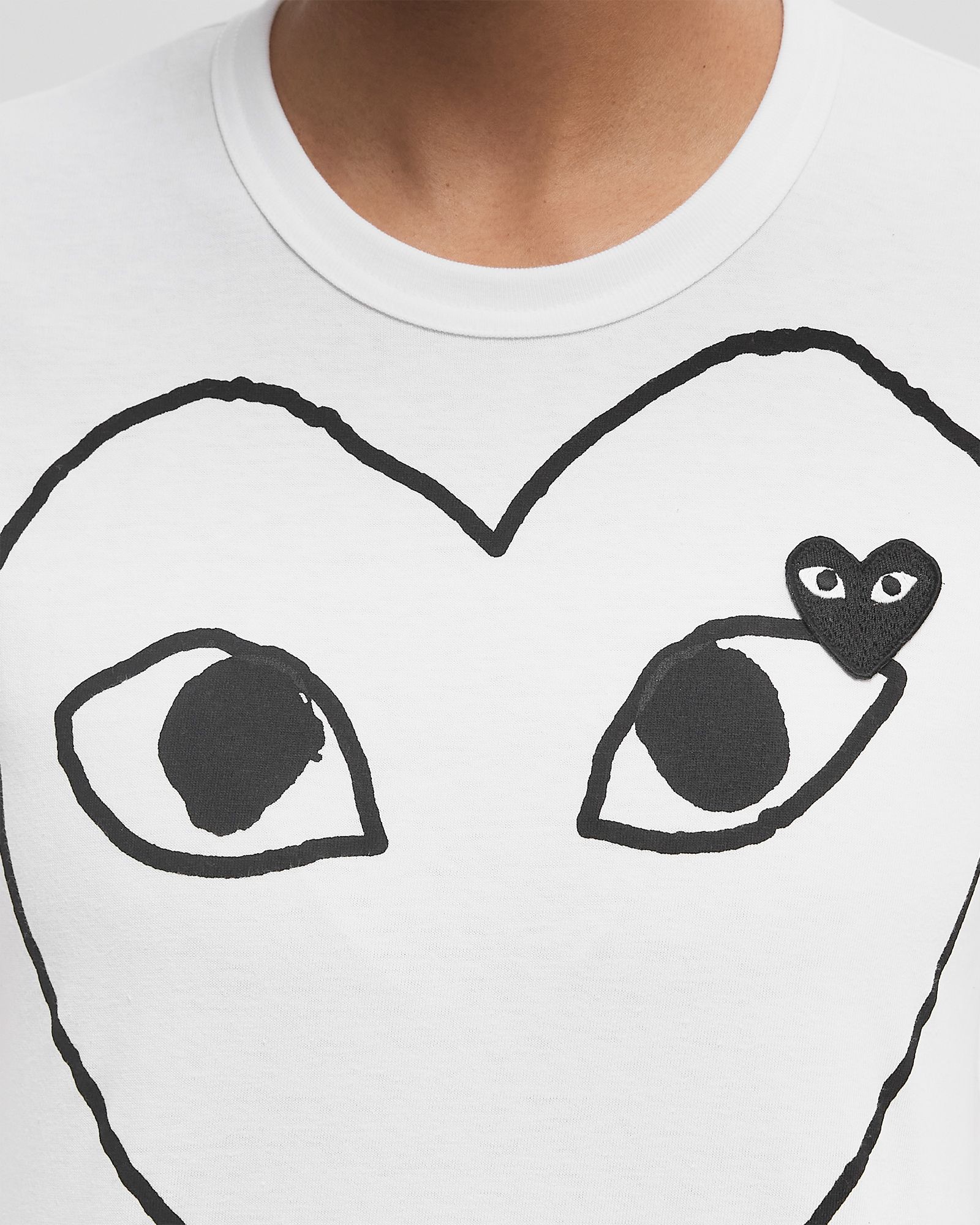 BLACK HEART EMBLEM TEE