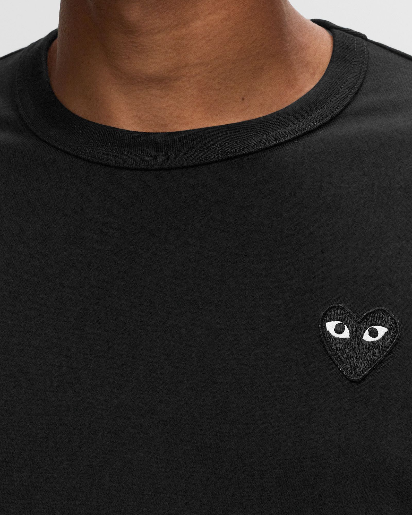 T-SHIRT BLACK EMBLEM KNIT