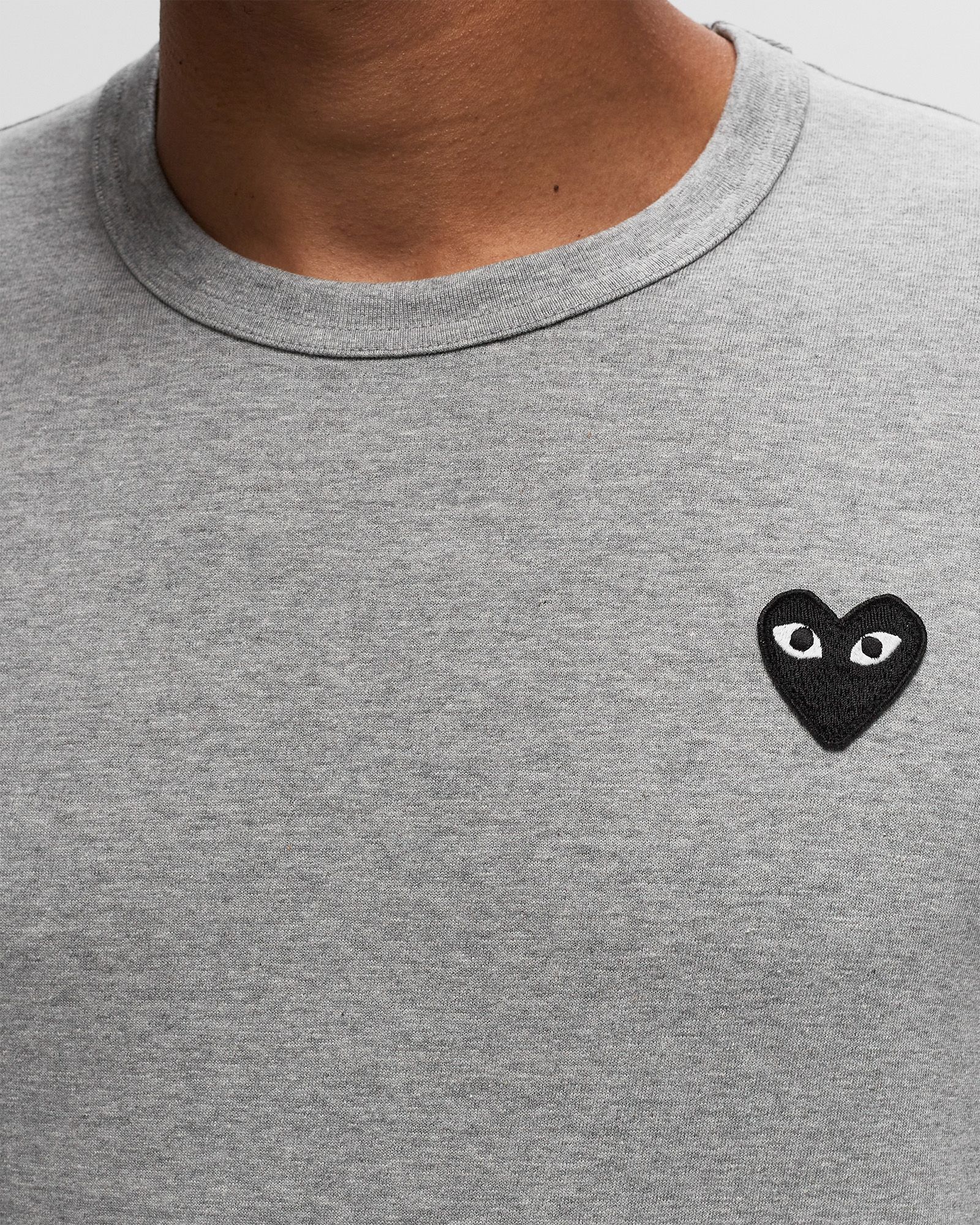 T-SHIRT BLACK EMBLEM KNIT