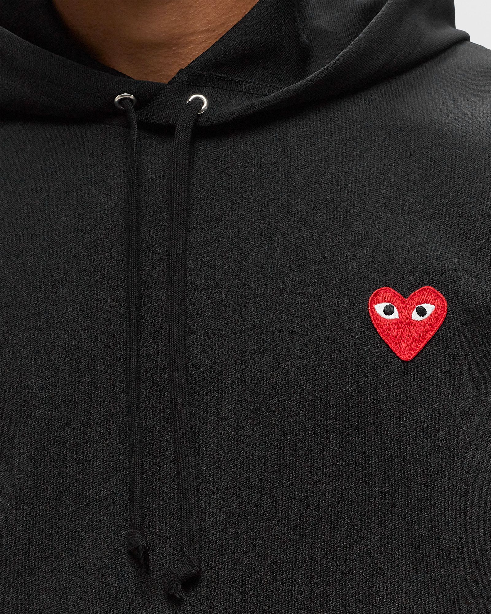 RED HEART EMBLEM SWEATSHIRT