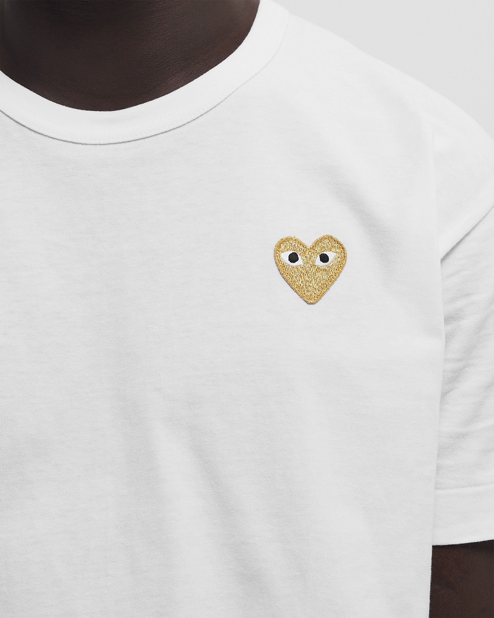 T-SHIRT GOLD EMBLEM KNIT