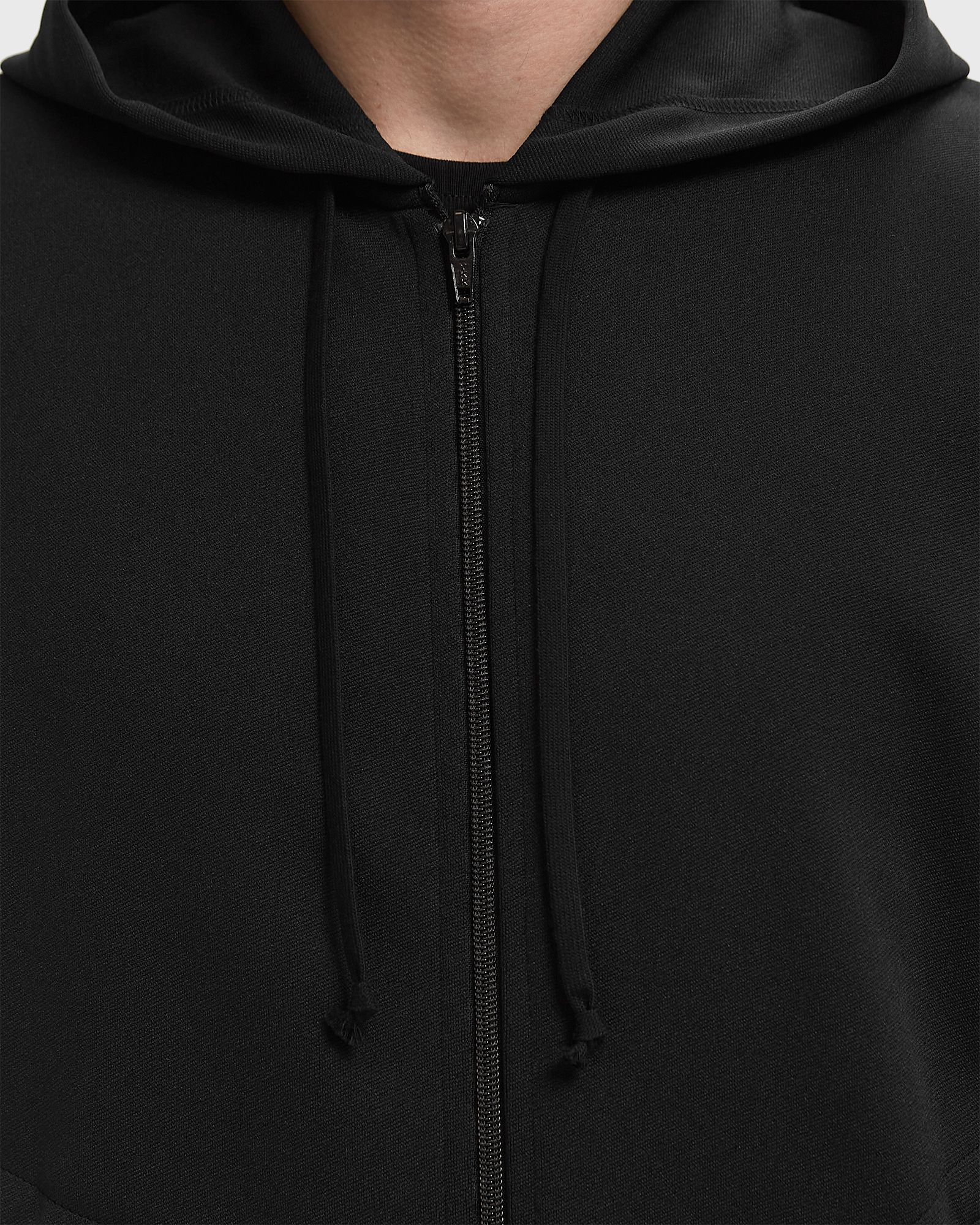 BLACK EMBLEM SWEATSHIRT