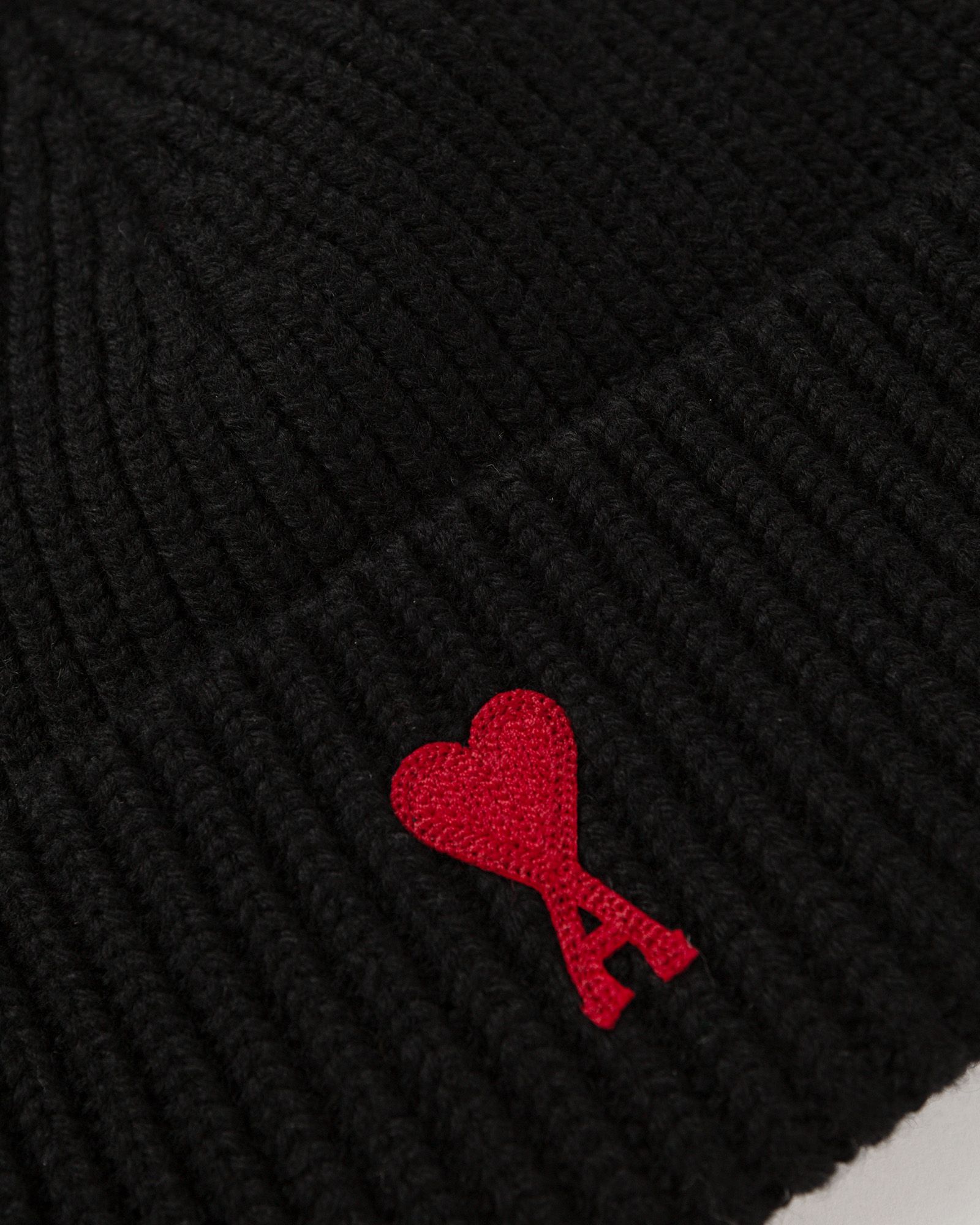 RED AMI DE COEUR BEANIE