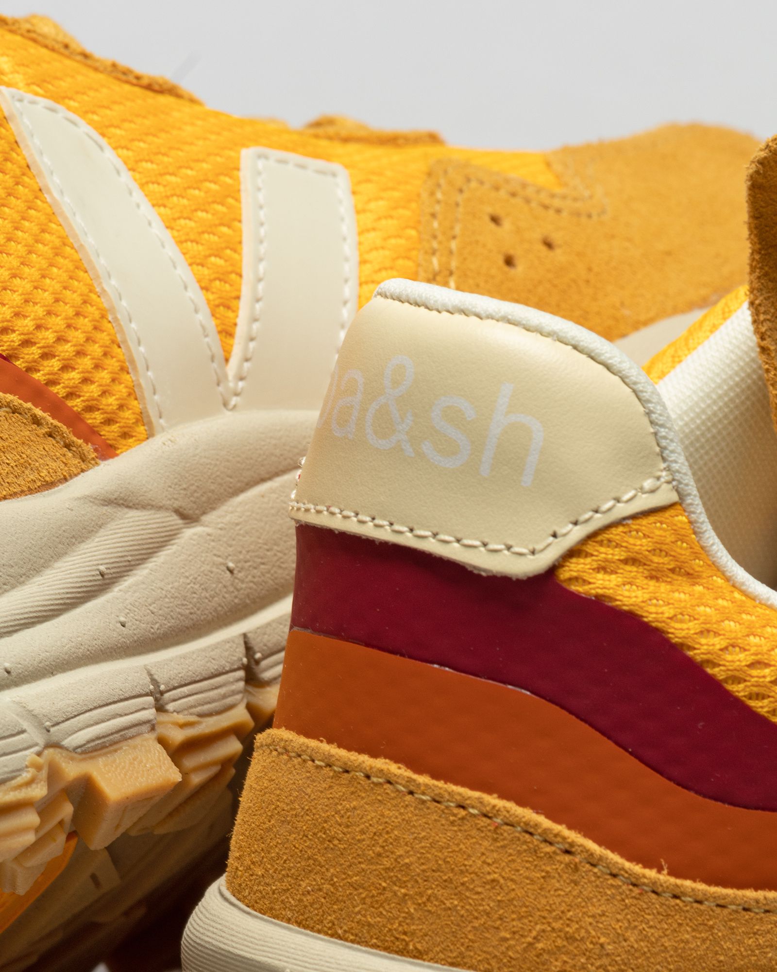 VEJA x BA&SH ALVEOMESH OURO PIERRE