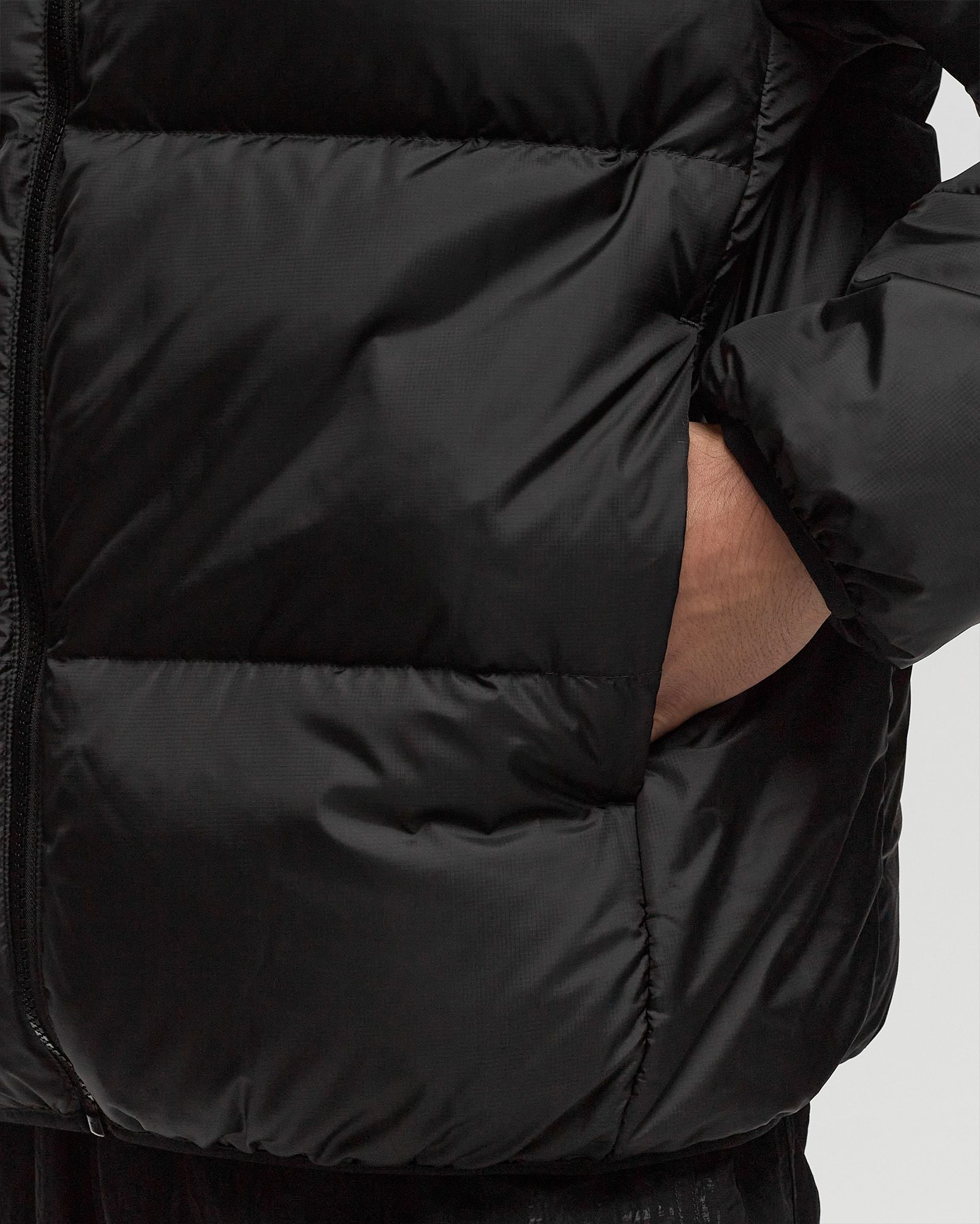 Short Water Repellent Hooded Puffed Jacket
