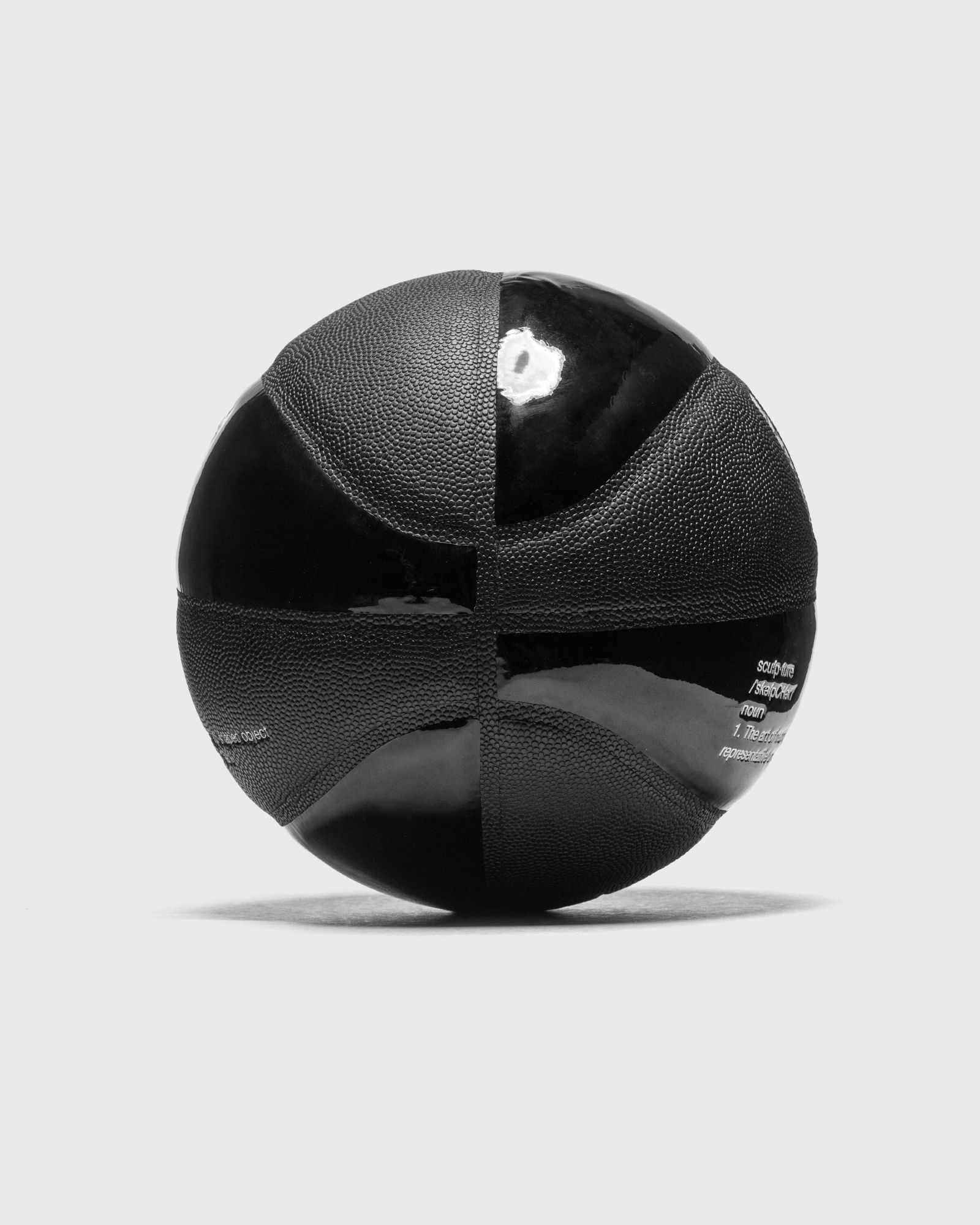 PEBBLE / PATENT LEATHER BASKETBALL