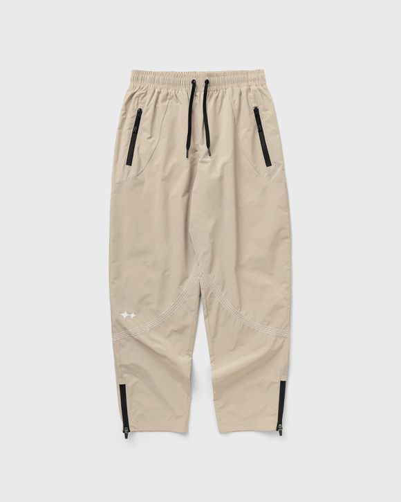 A cold store wall track pants