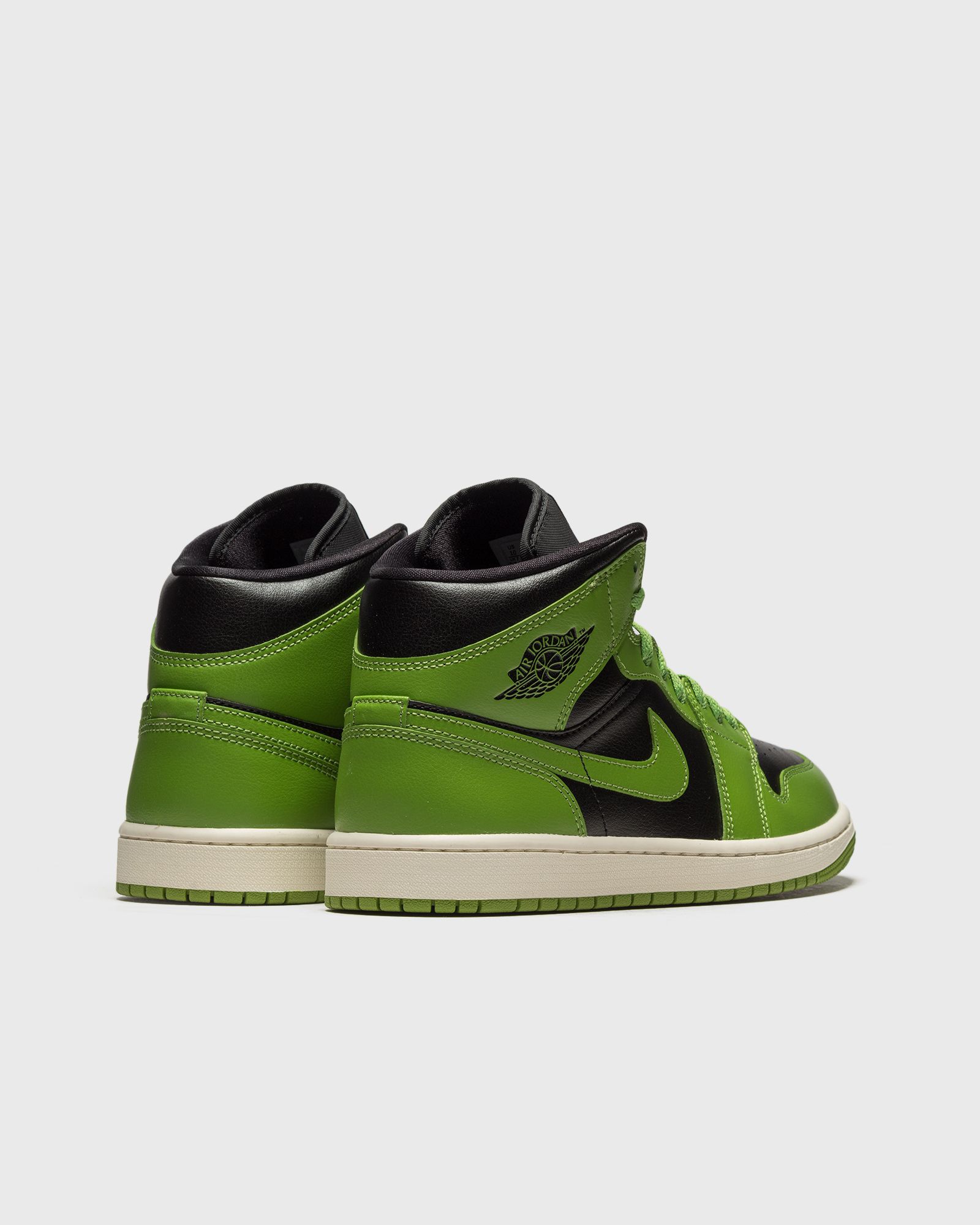 WMNS Air Jordan 1 Mid