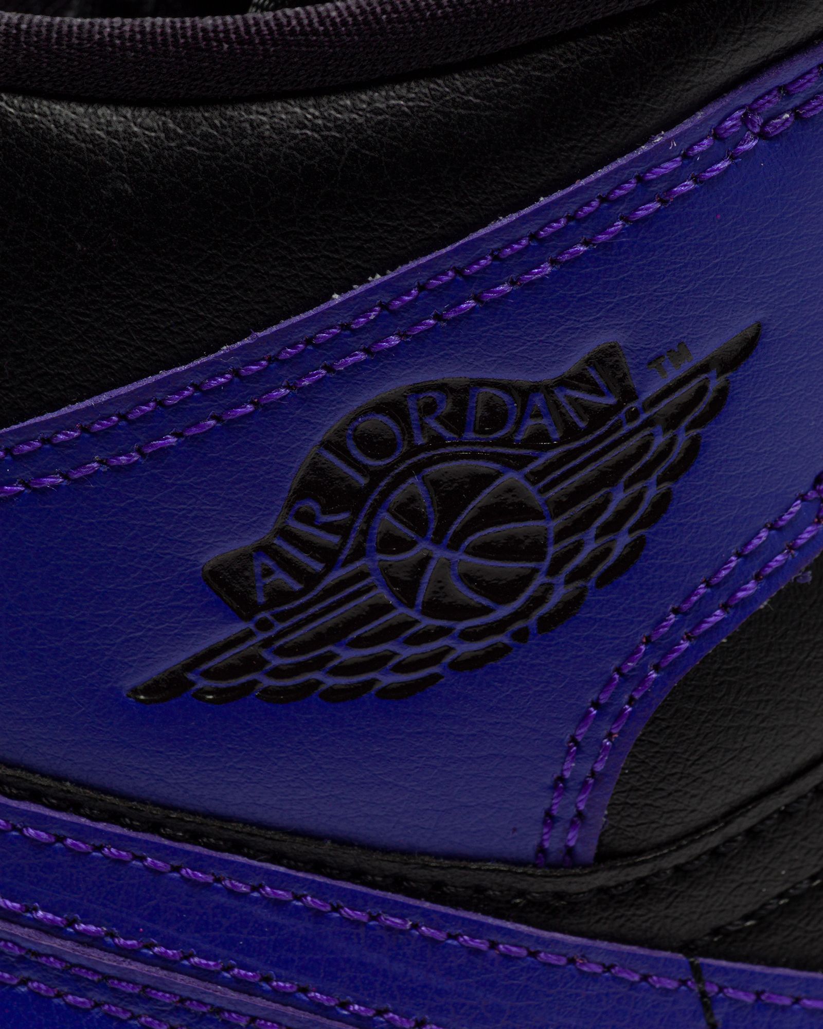 WMNS Air Jordan 1 Mid