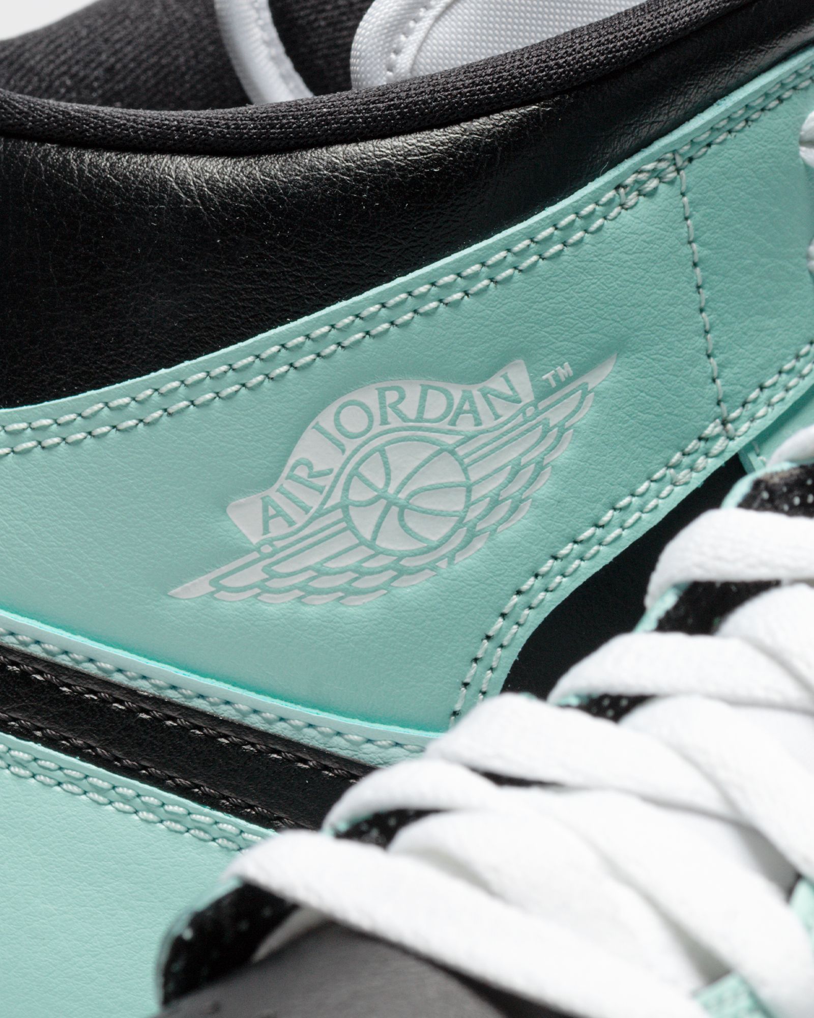 WMNS Air Jordan 1 Mid 'AQUA BLUE TINT'