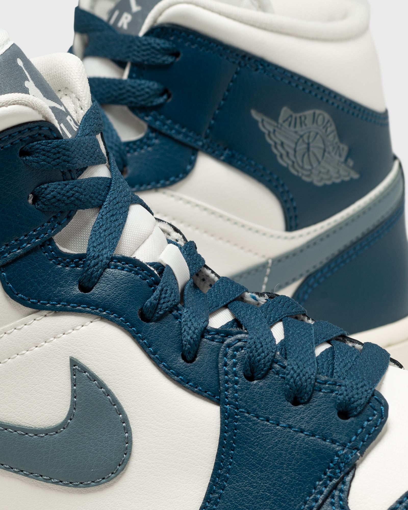 WMNS AIR JORDAN 1 MID 'Sky J French Blue'