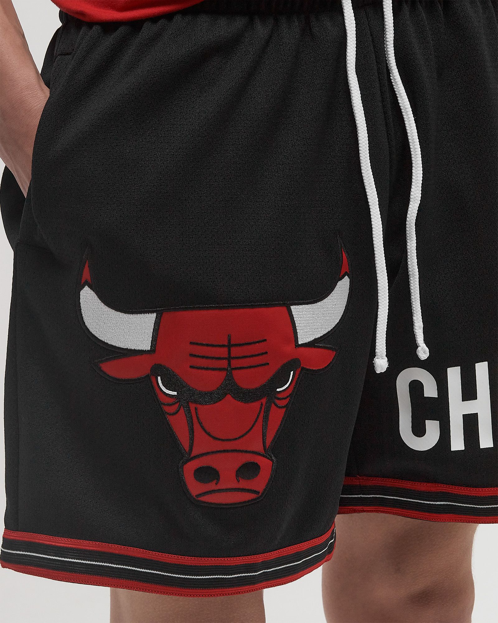 NBA TEAM ORIGINS 7IN MESH SHORTS VINTAGE LOGO CHICAGO BULLS