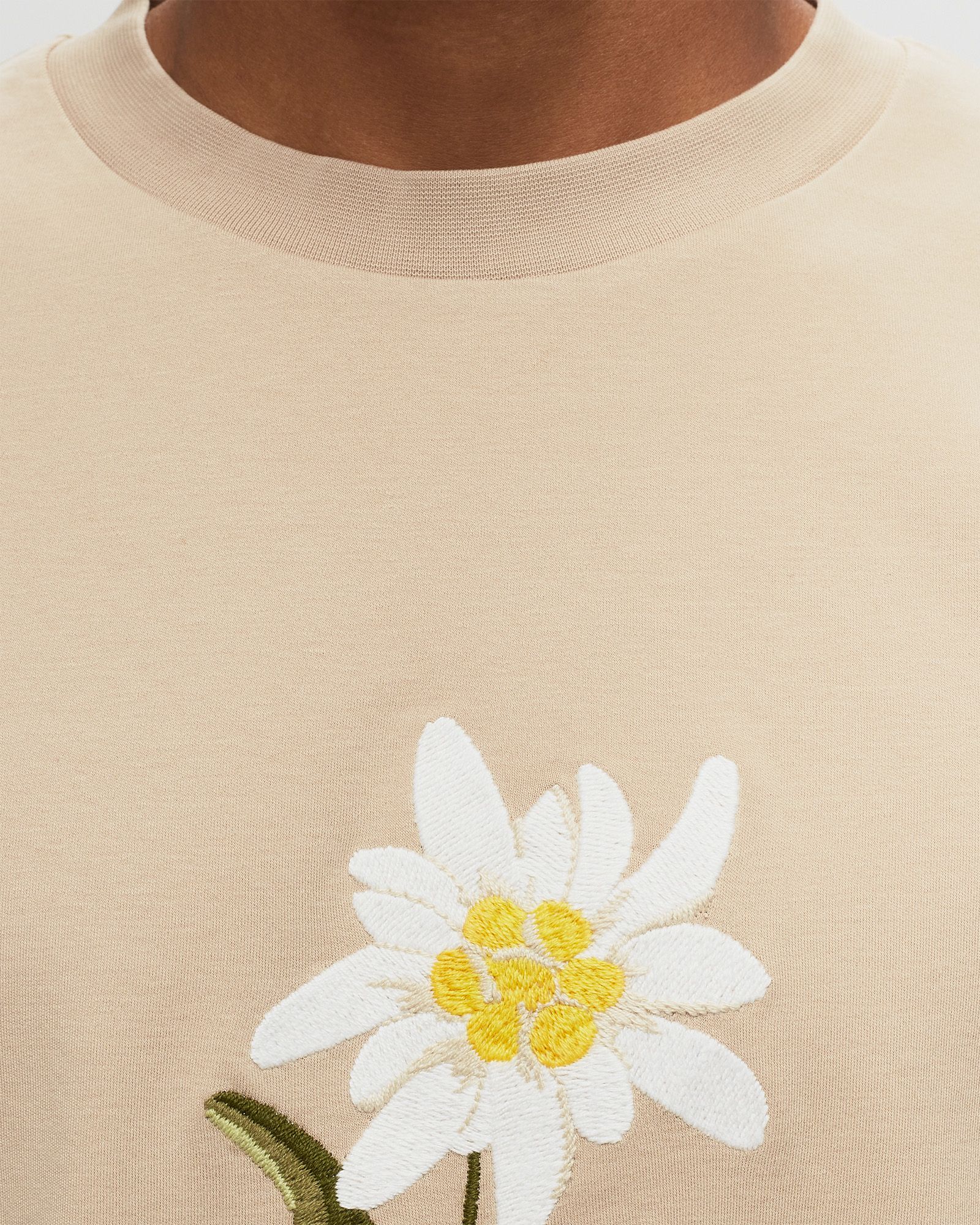 Le Tee Fleurs Brodées