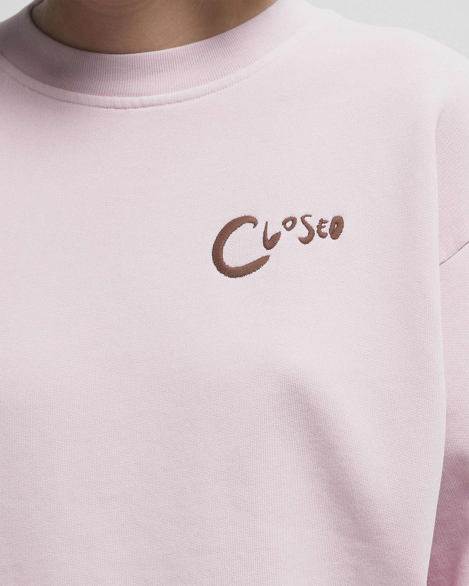 EMBROIDERED SWEATSHIRT