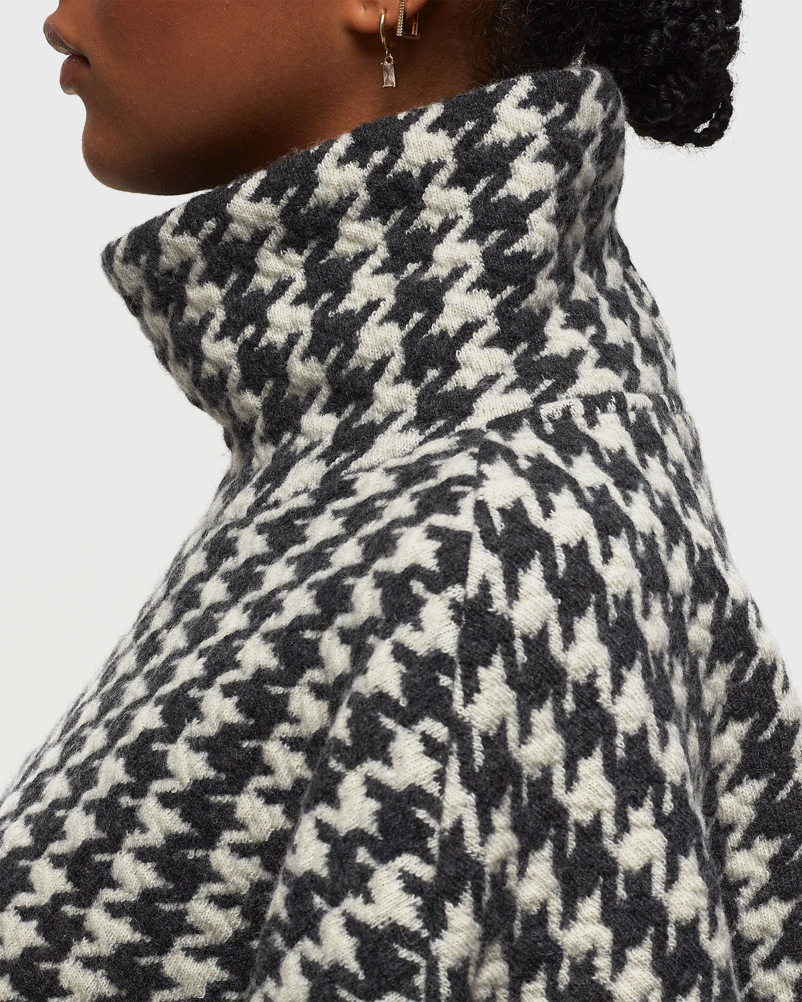 HIGH NECK SWEATSHIRT