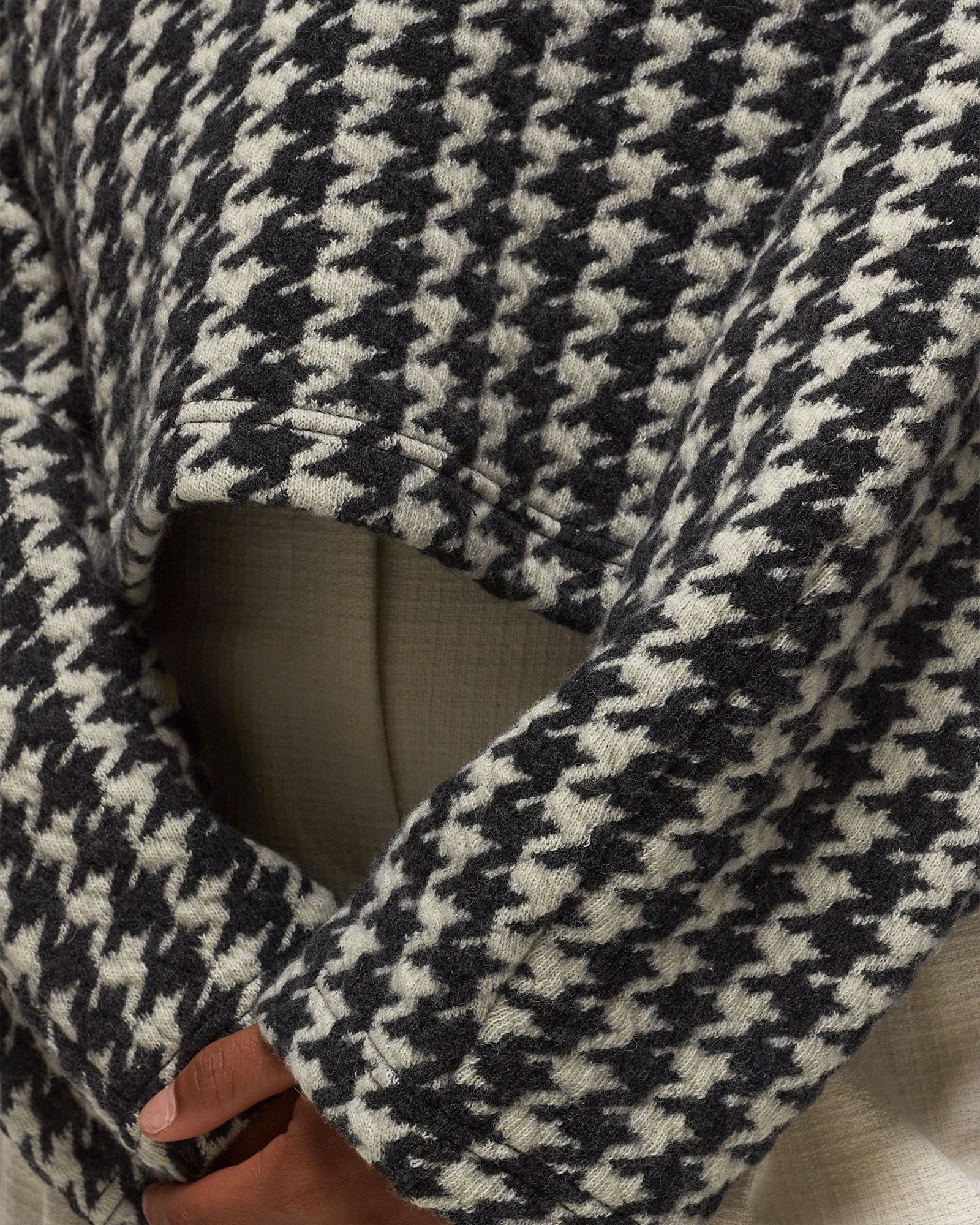 HIGH NECK SWEATSHIRT