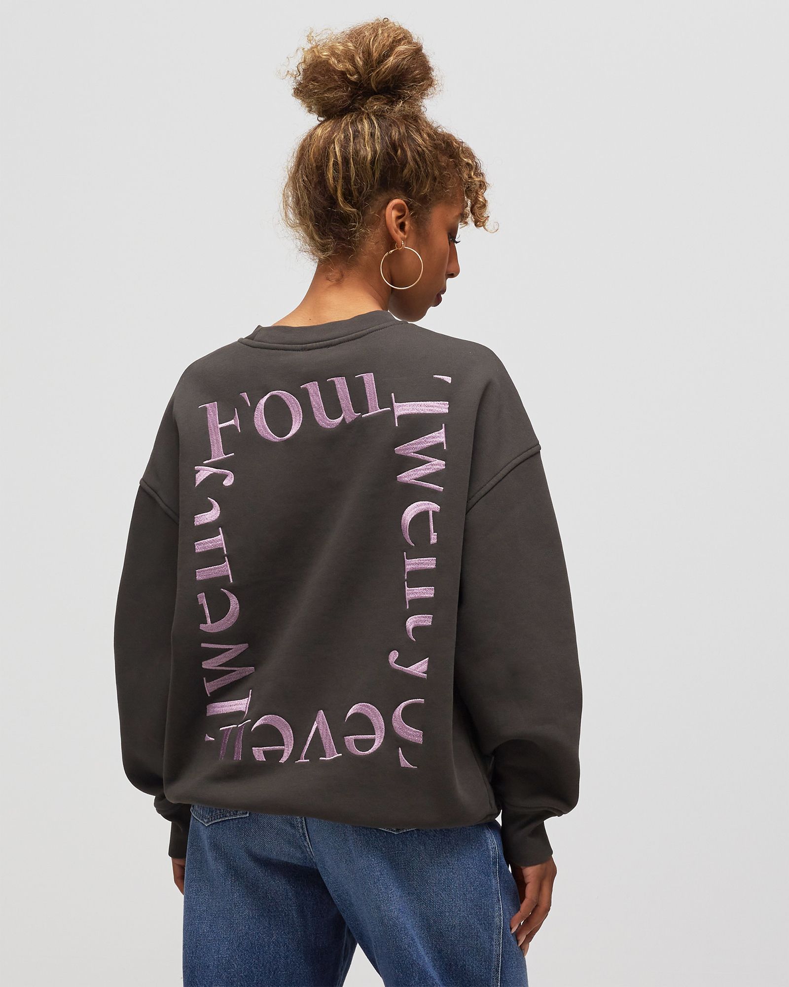 EMBROIDERED OVERSIZE CREW