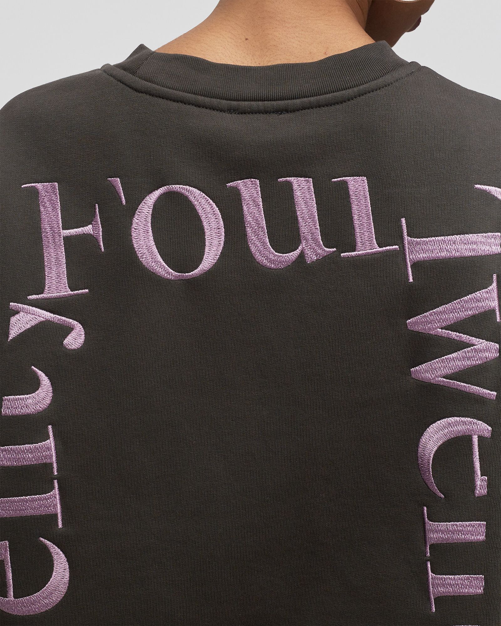 EMBROIDERED OVERSIZE CREW