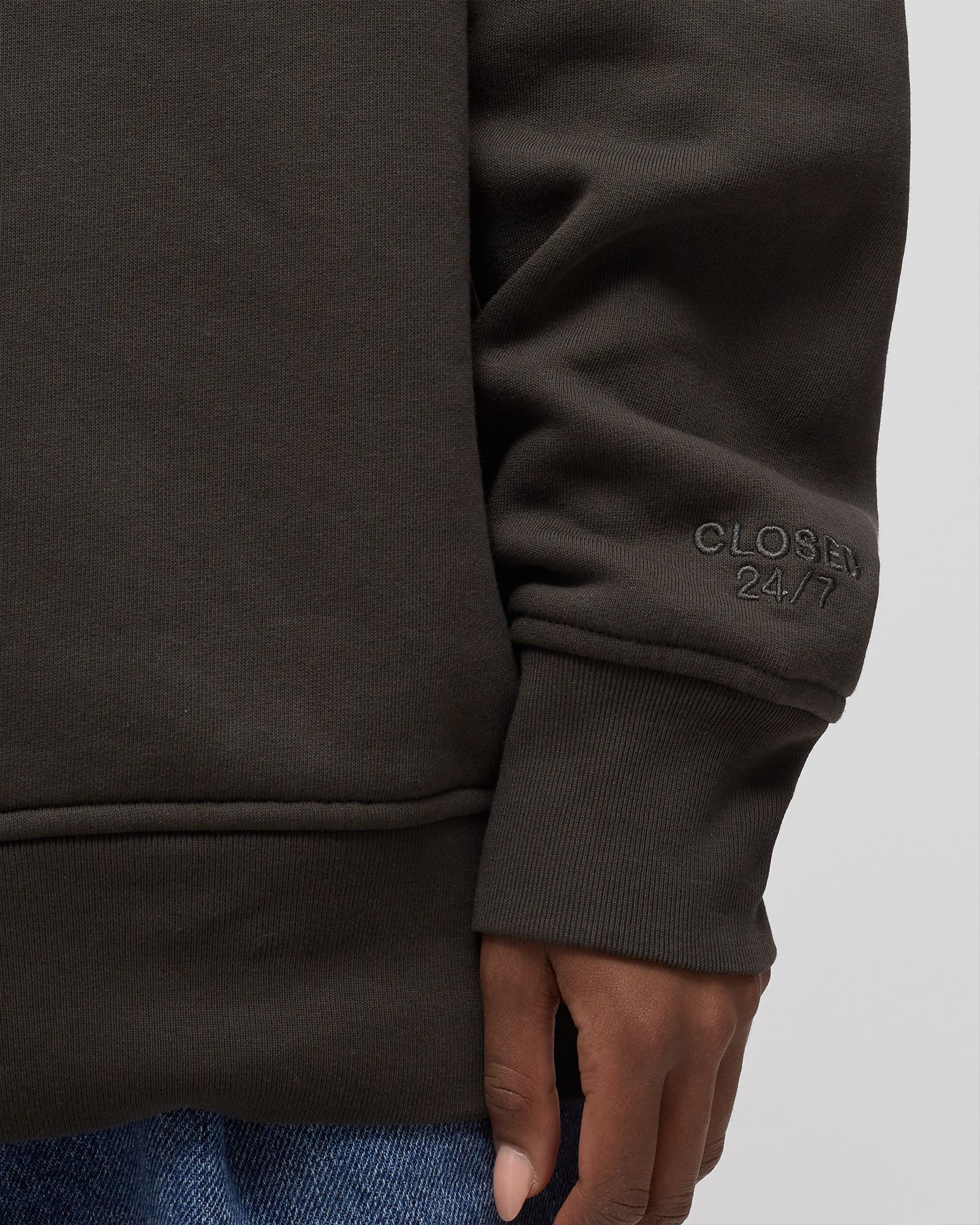 EMBROIDERED OVERSIZE CREW