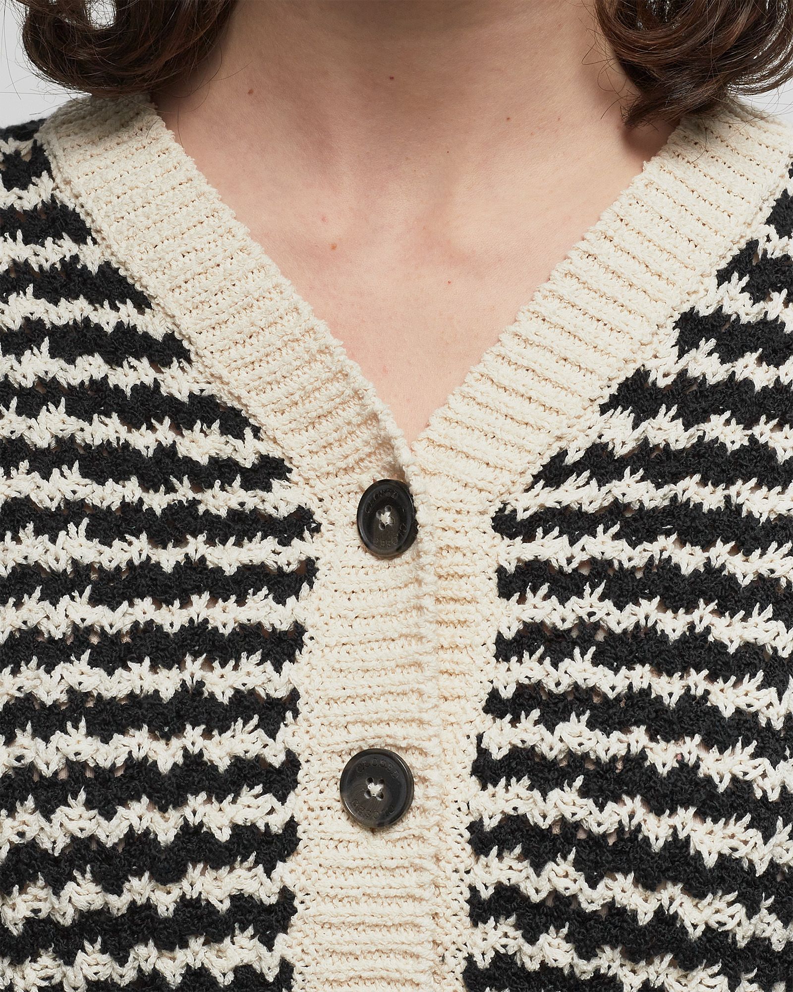 V CARDIGAN SHORT SLEEVE