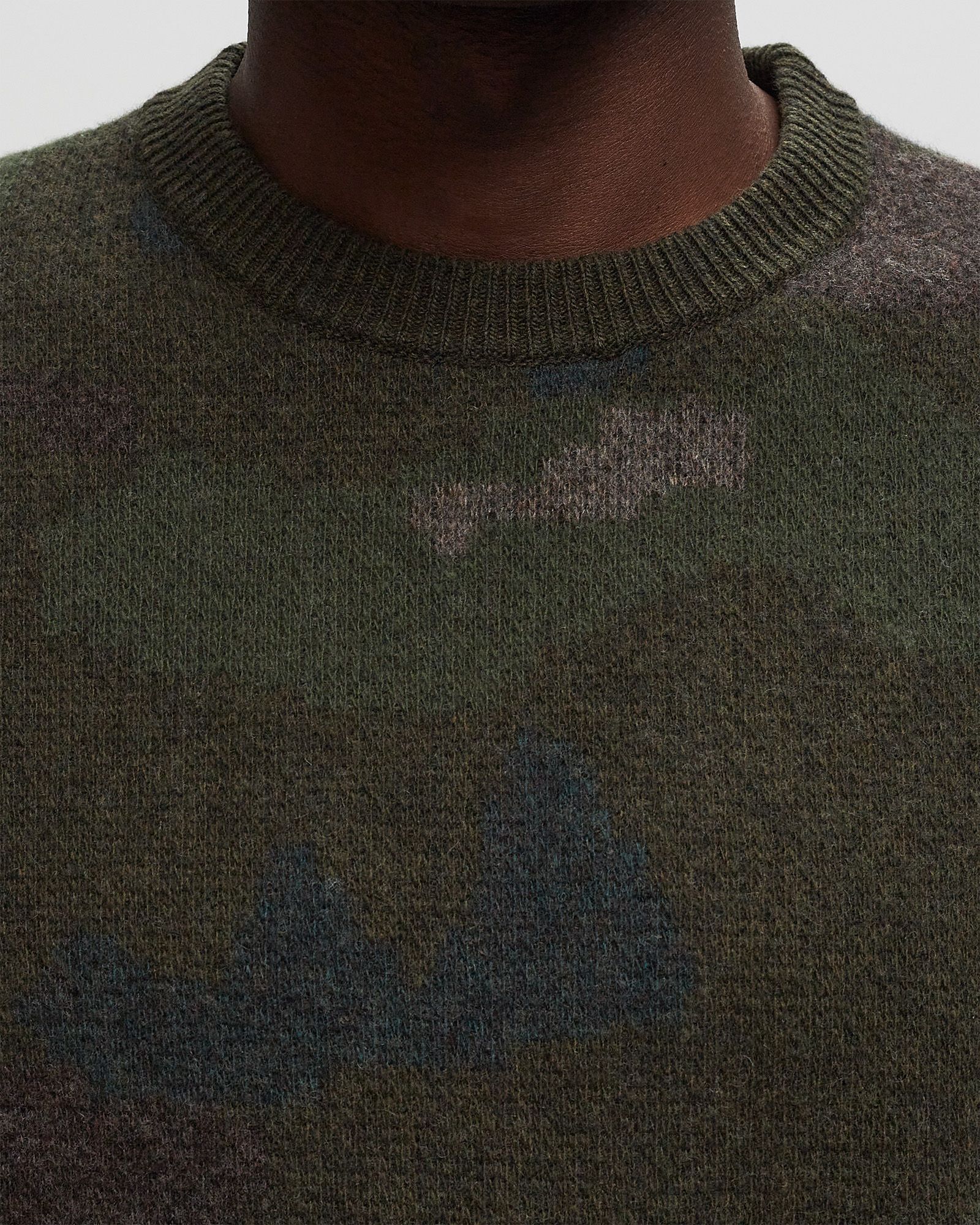 BLACK LABEL - LAMBSWOOL CAMO CREWNECK